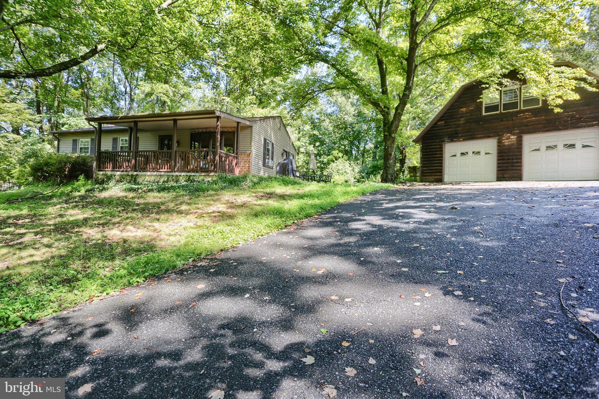 1121 VICTOR LANE