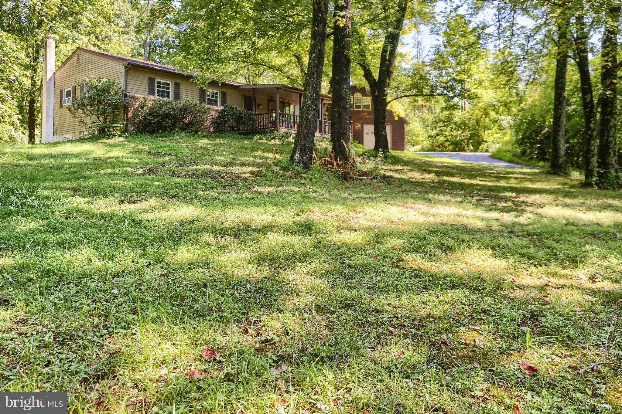 1121 VICTOR LANE