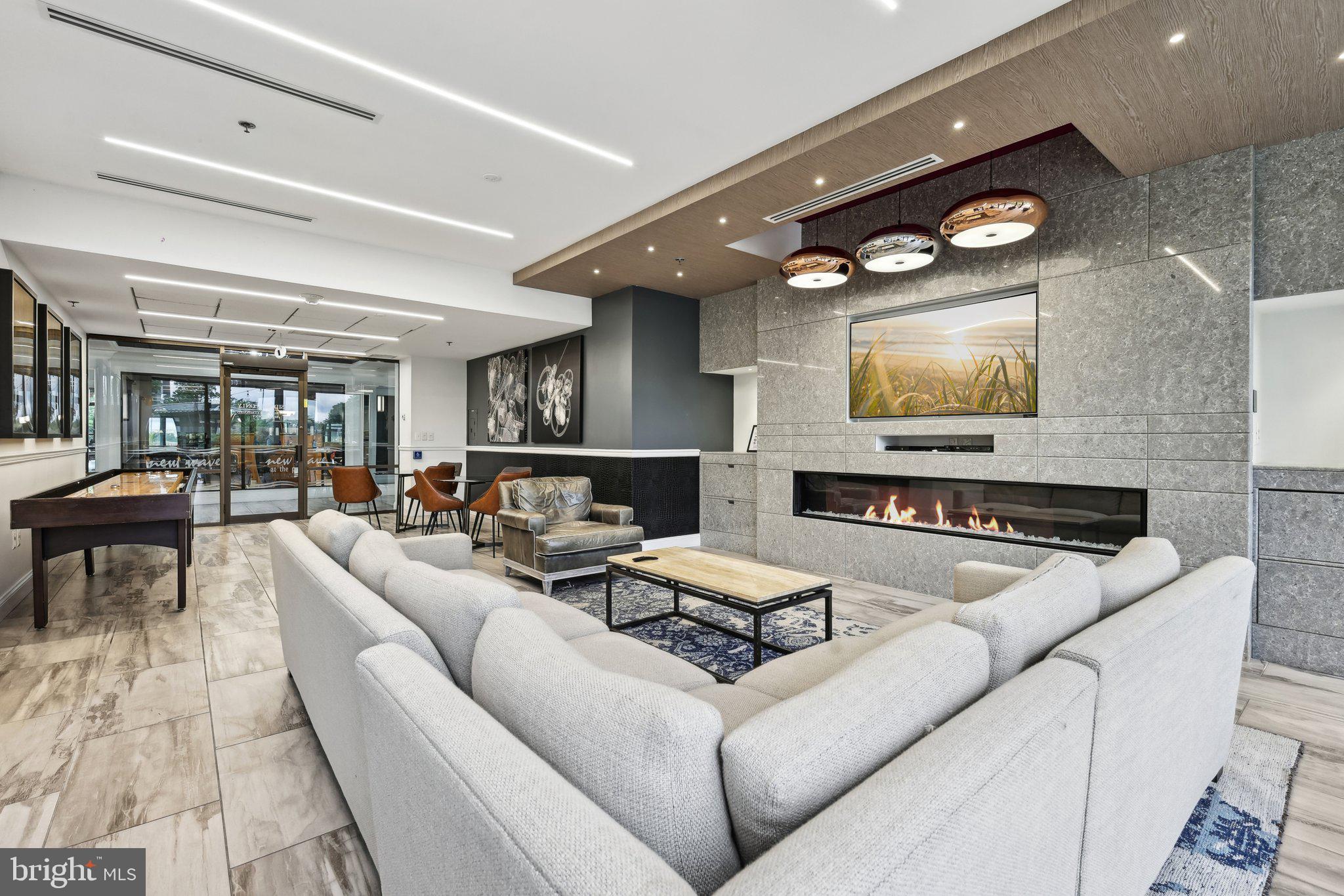 PROMENADE TOWERS - Residential