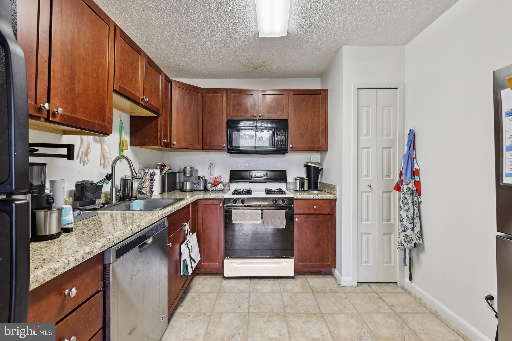 PROMENADE TOWERS - Residential