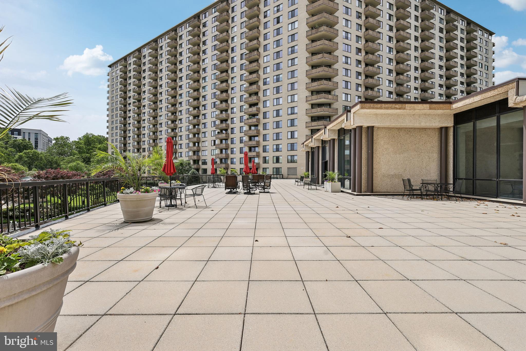 PROMENADE TOWERS - Residential