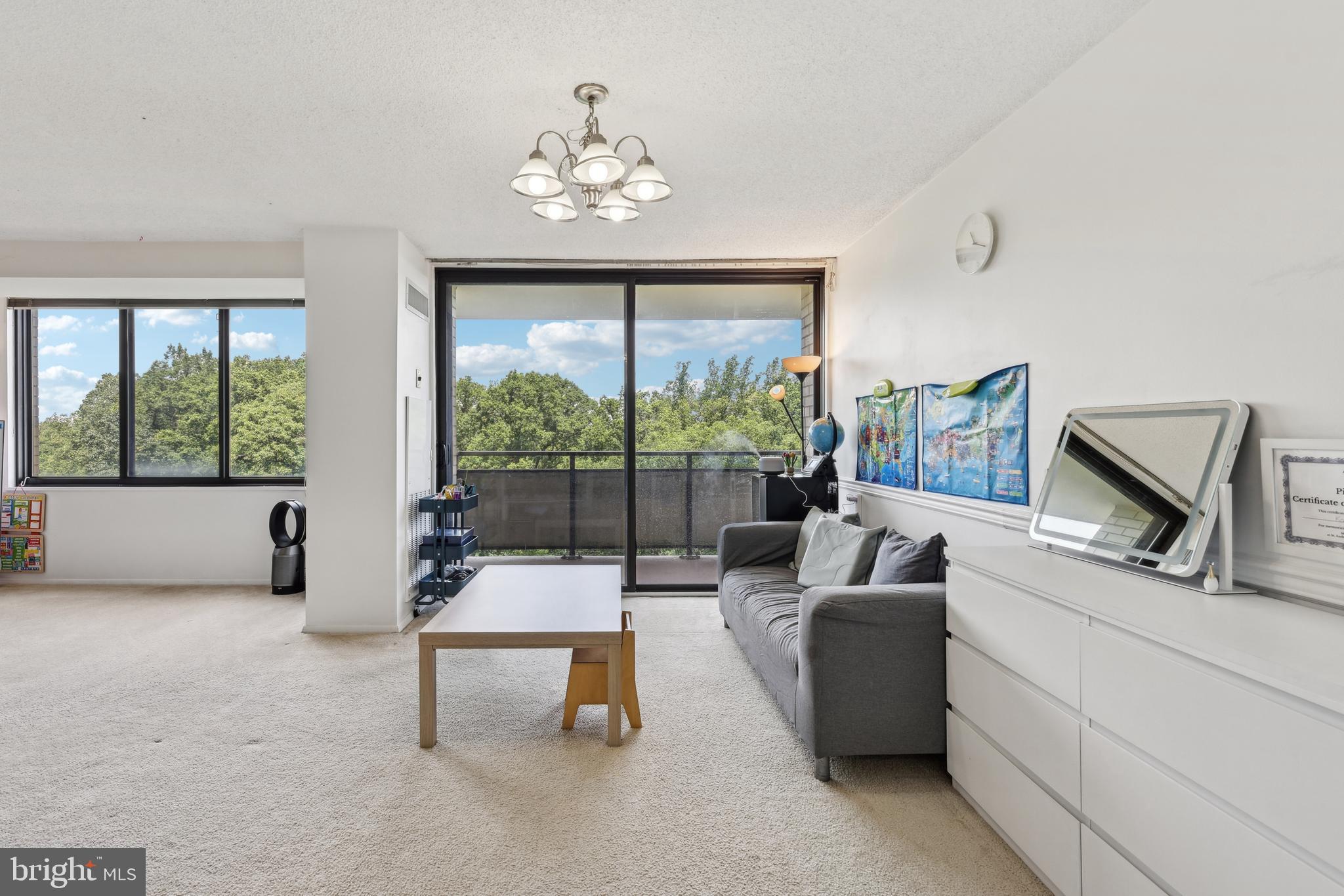 PROMENADE TOWERS - Residential