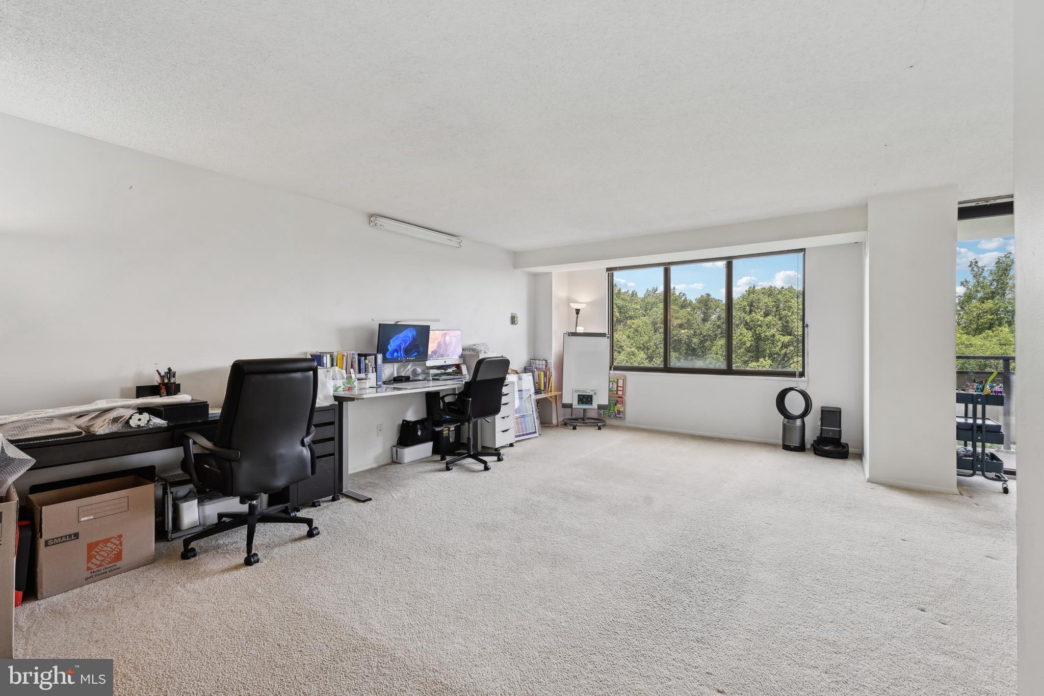 PROMENADE TOWERS - Residential