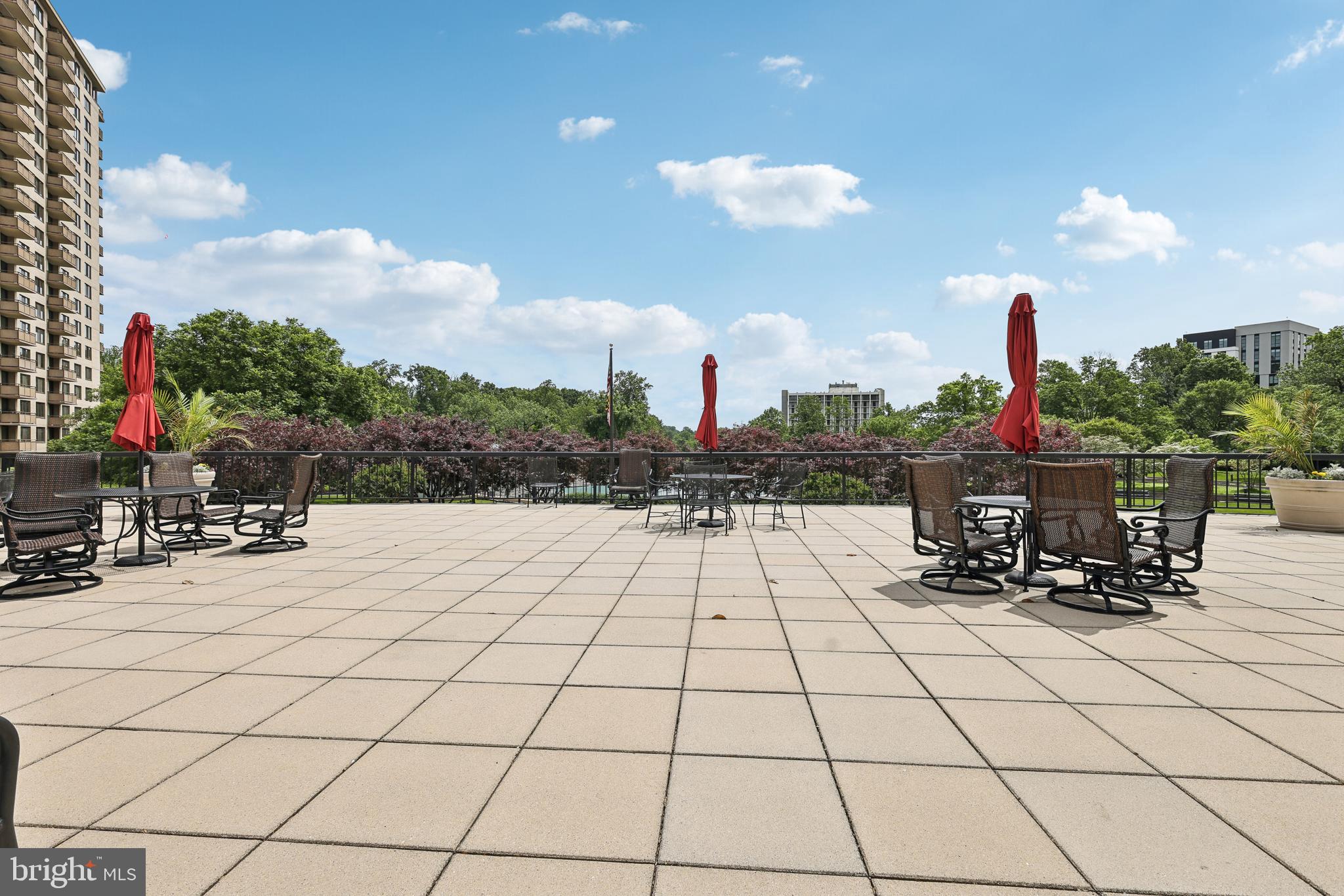 PROMENADE TOWERS - Residential