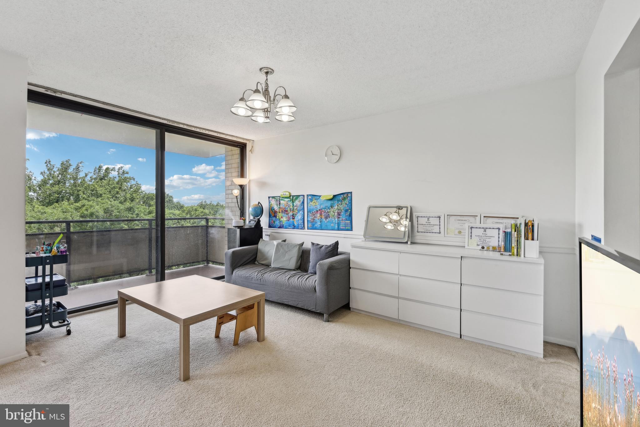 PROMENADE TOWERS - Residential