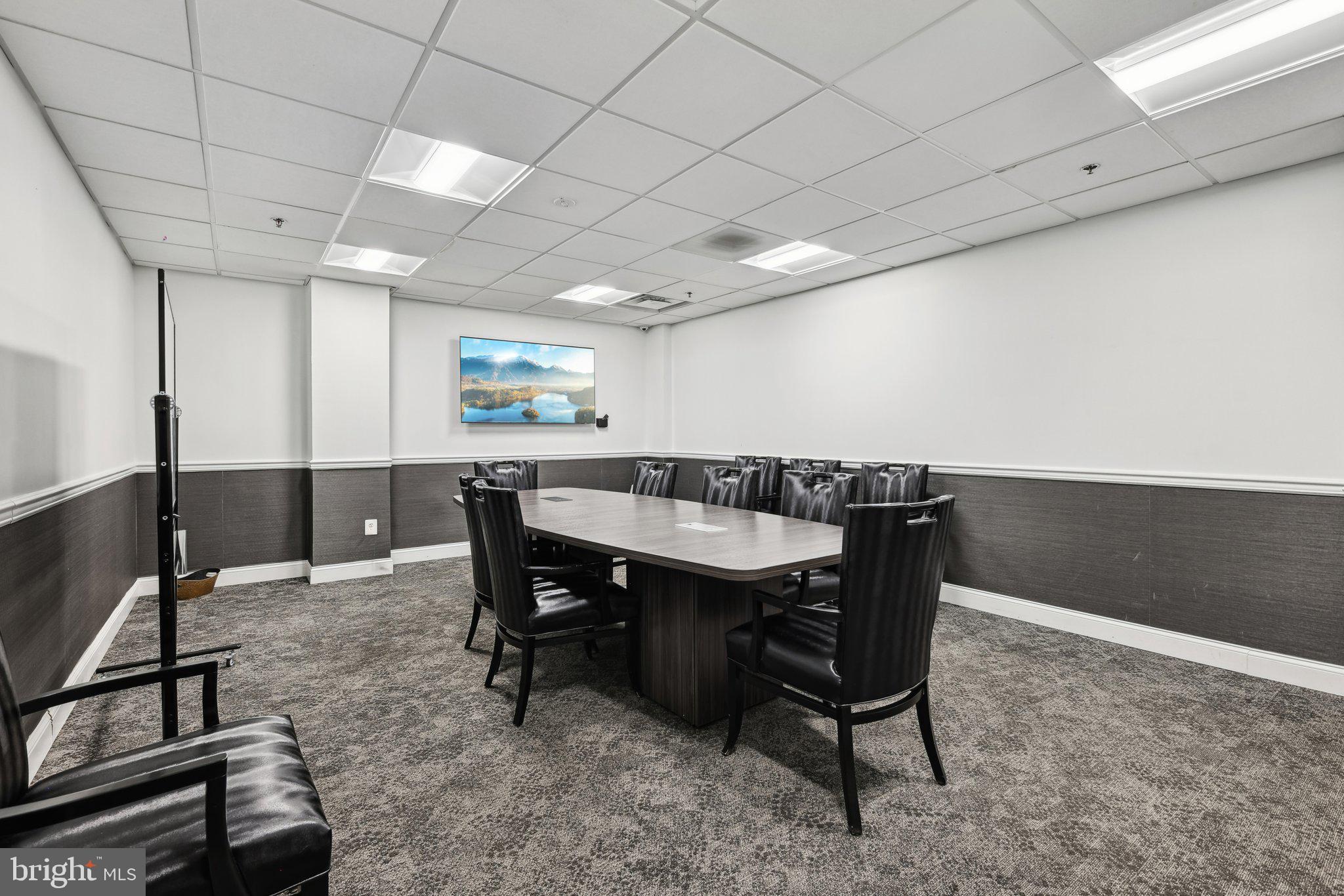 PROMENADE TOWERS - Residential