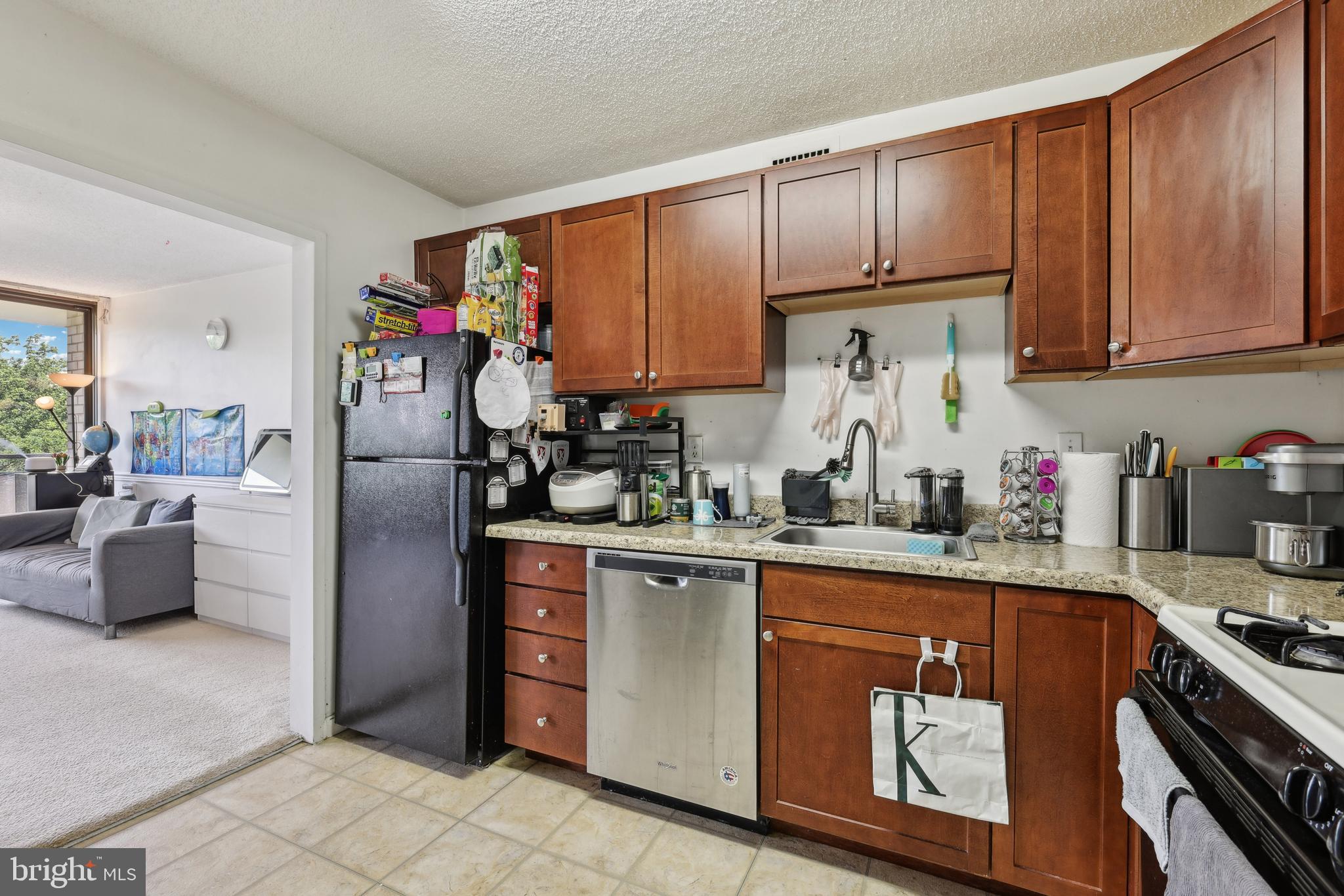 PROMENADE TOWERS - Residential