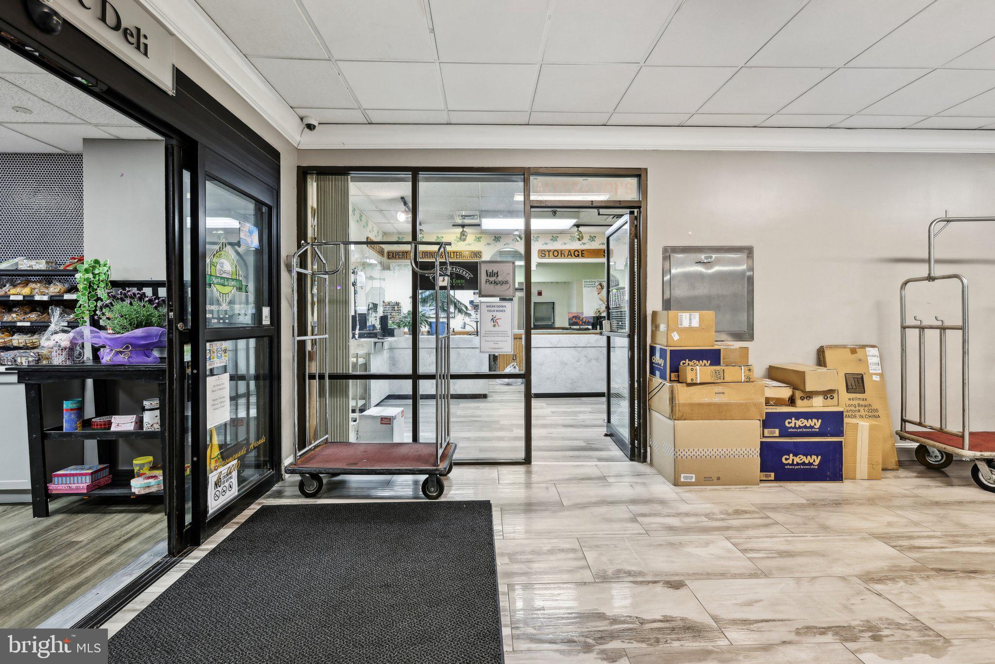 PROMENADE TOWERS - Residential