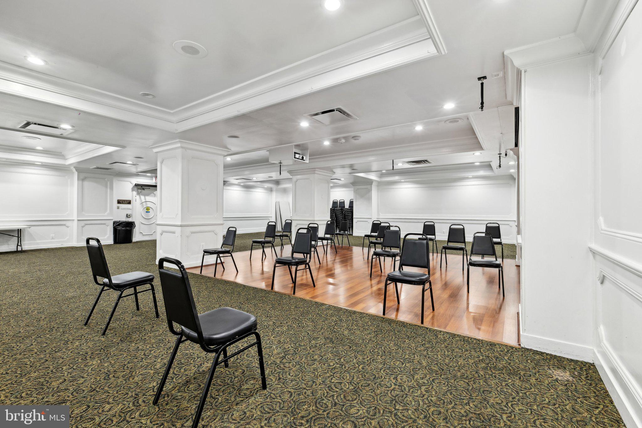 PROMENADE TOWERS - Residential