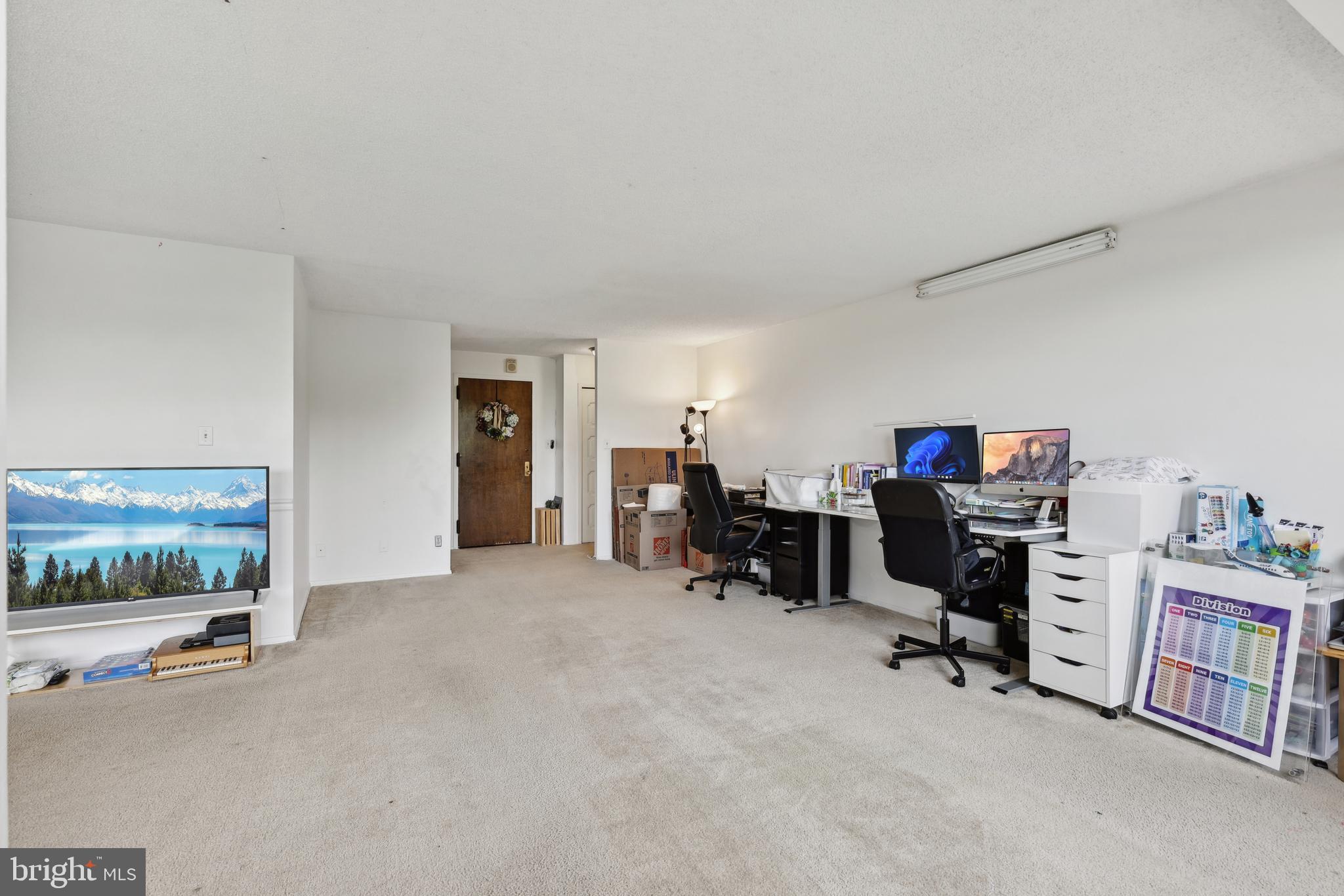 PROMENADE TOWERS - Residential