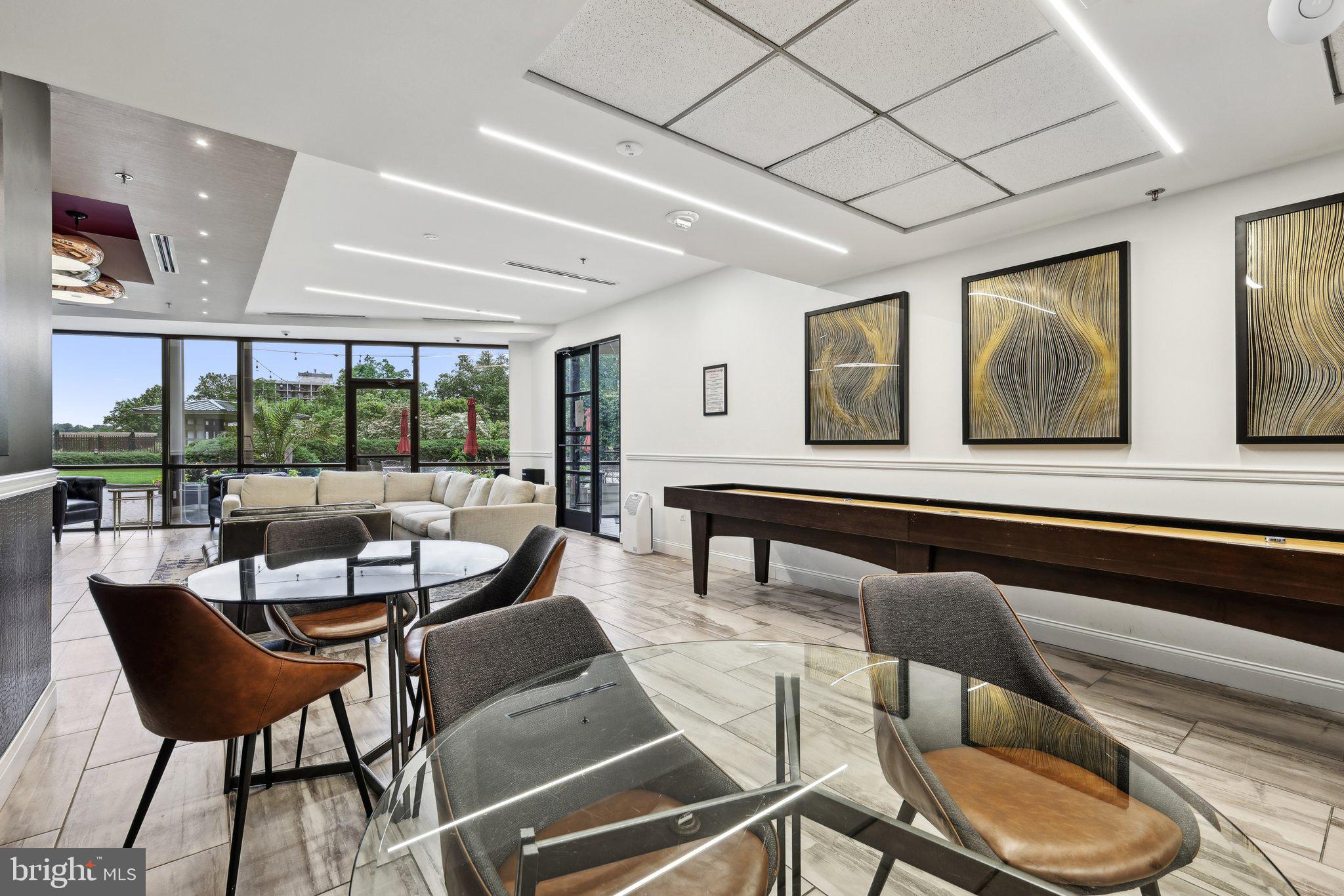 PROMENADE TOWERS - Residential