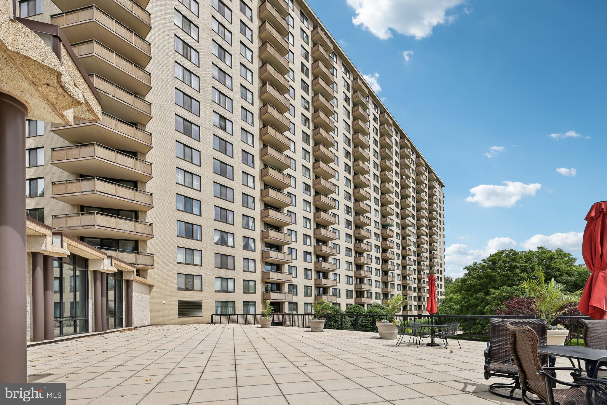 PROMENADE TOWERS - Residential