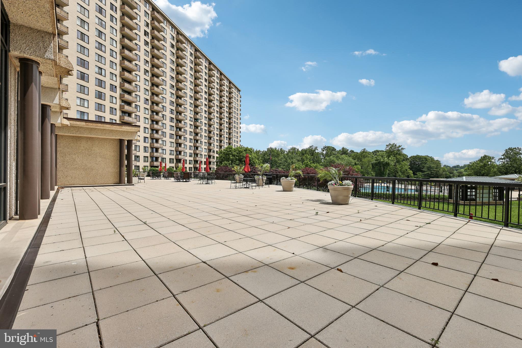 PROMENADE TOWERS - Residential