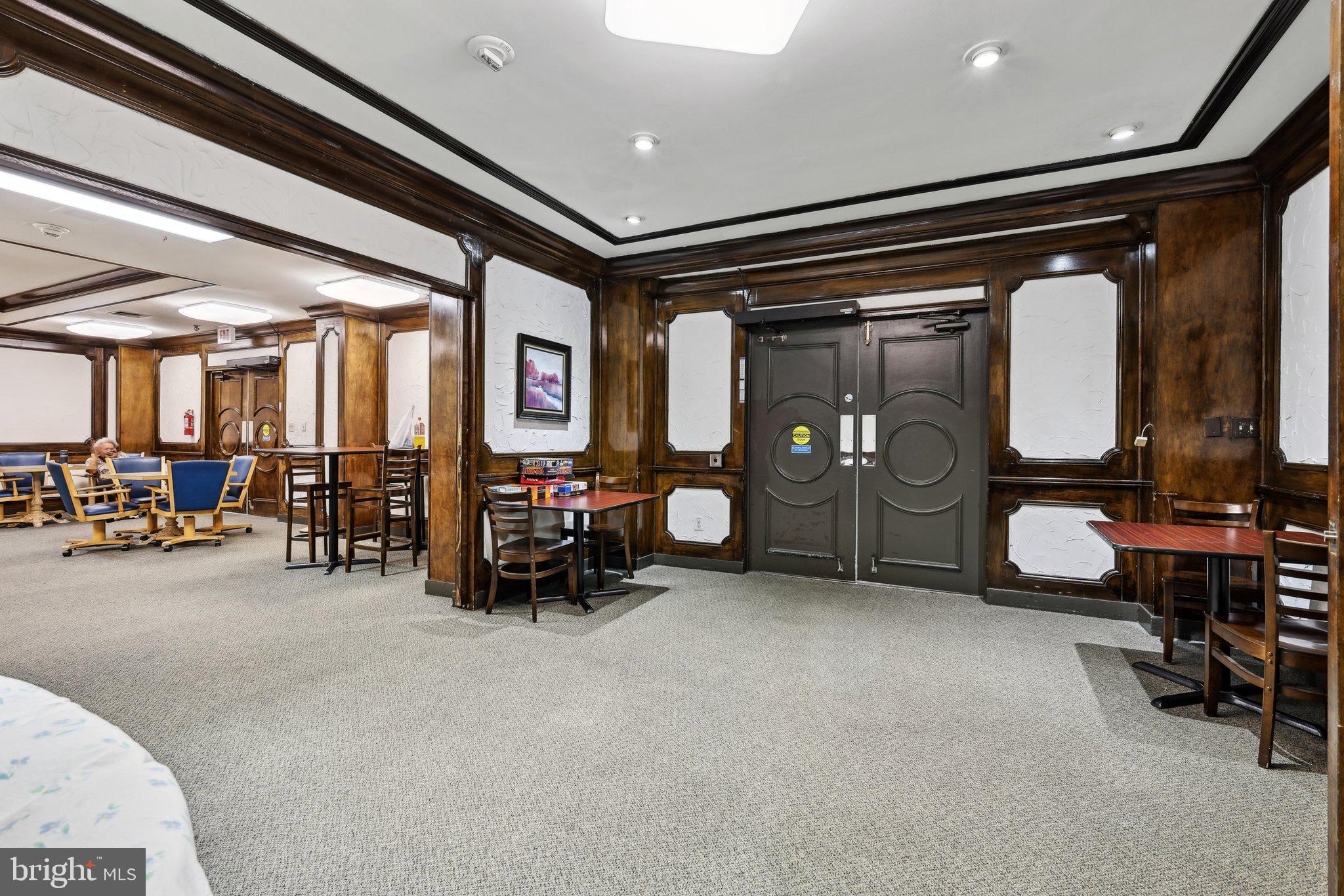 PROMENADE TOWERS - Residential