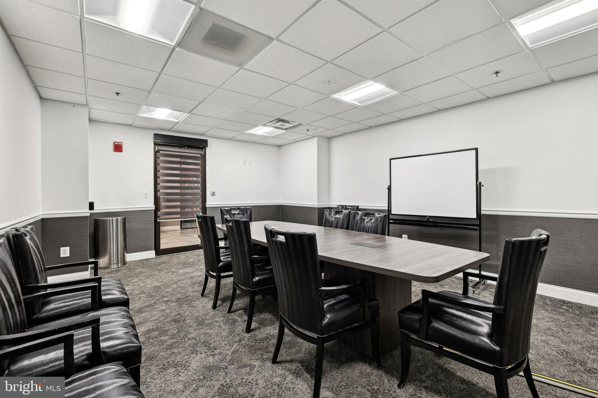 PROMENADE TOWERS - Residential