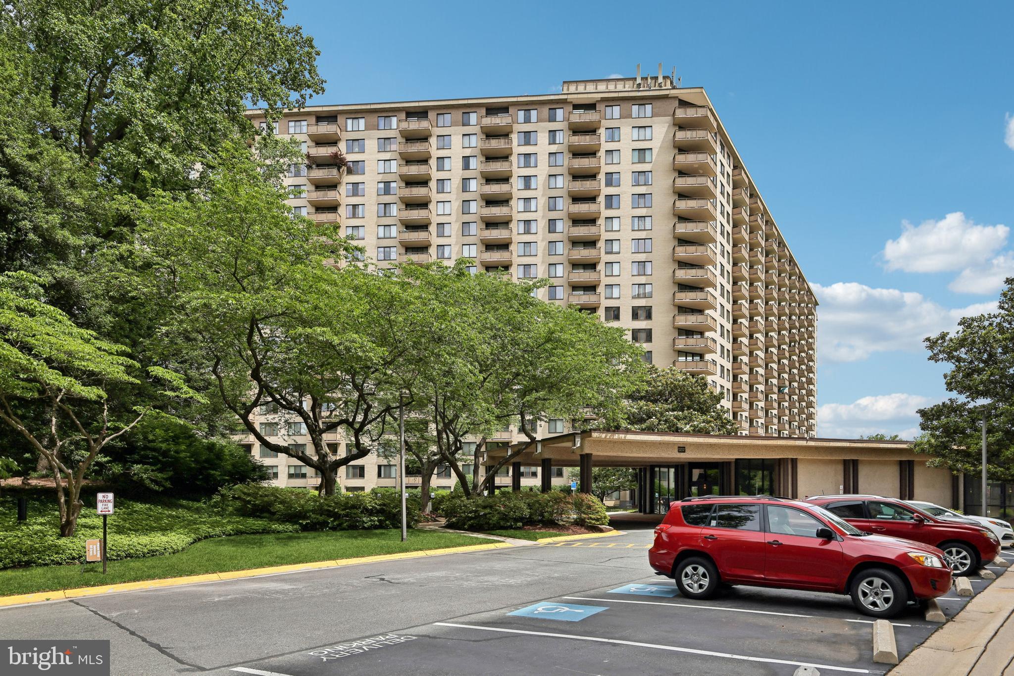 PROMENADE TOWERS - Residential