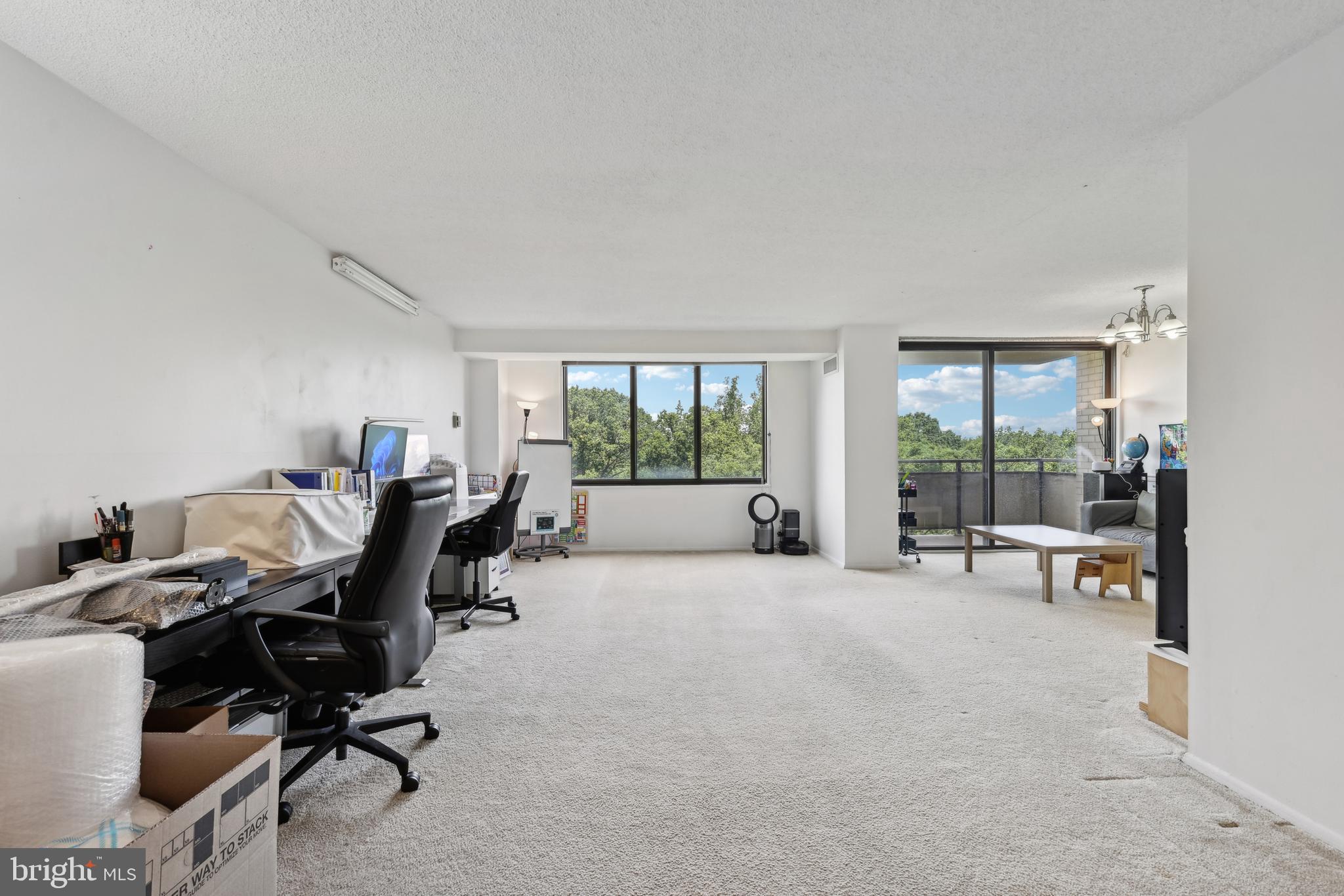 PROMENADE TOWERS - Residential