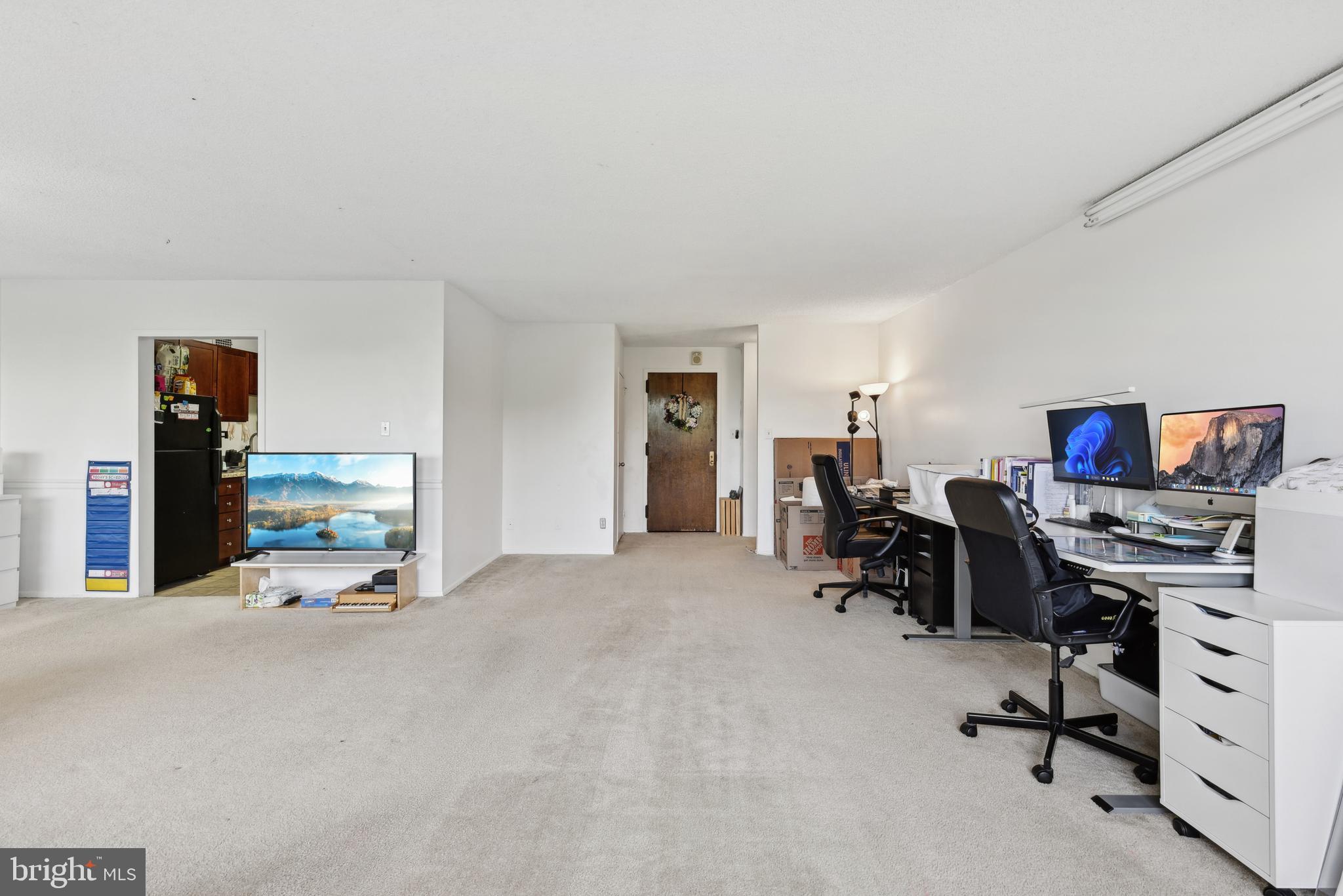 PROMENADE TOWERS - Residential