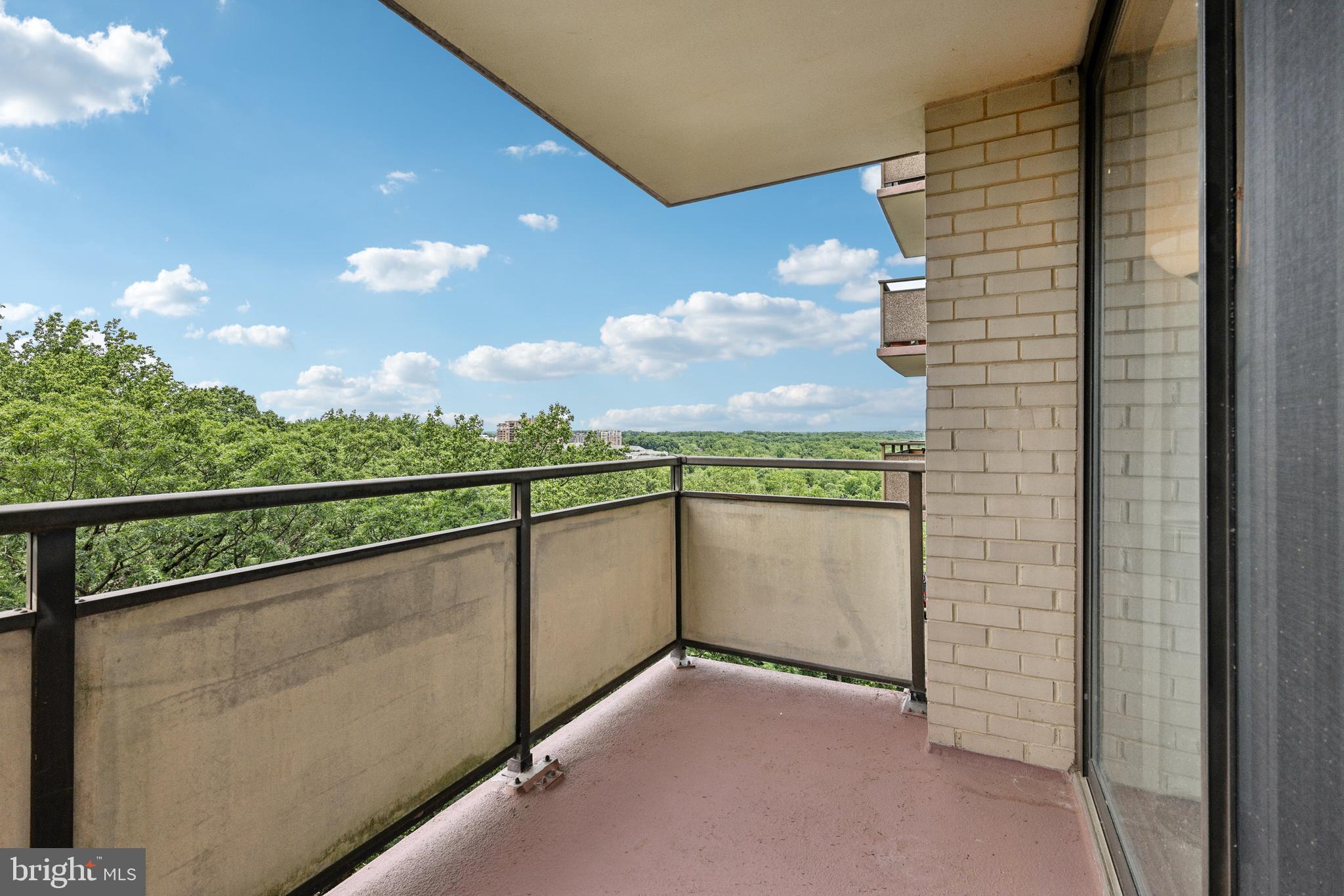 PROMENADE TOWERS - Residential