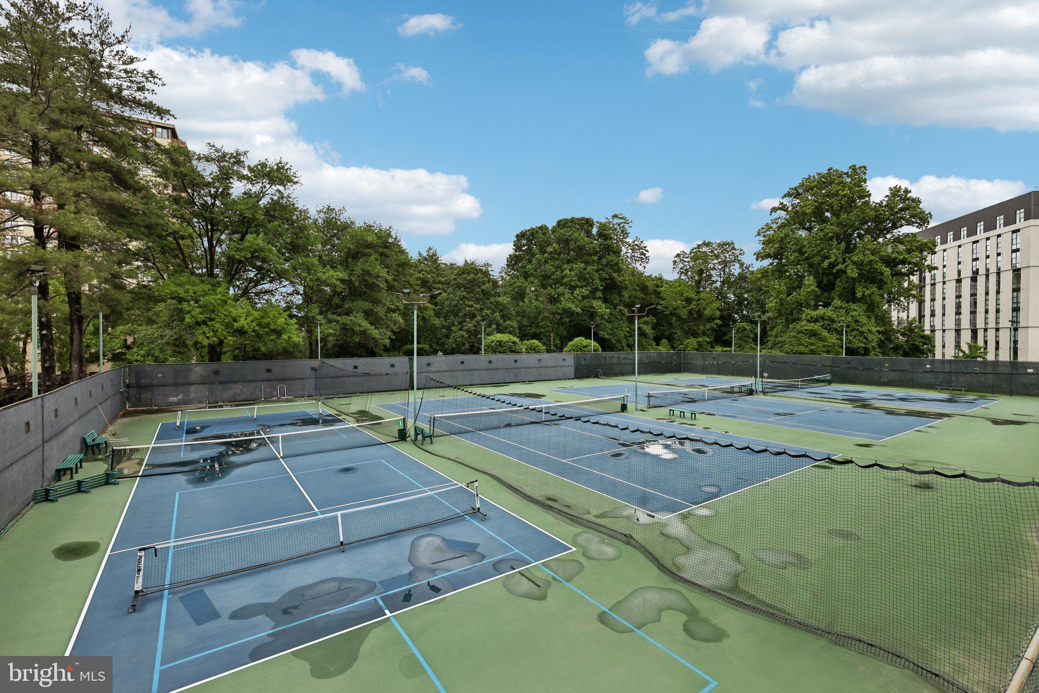 PROMENADE TOWERS - Residential