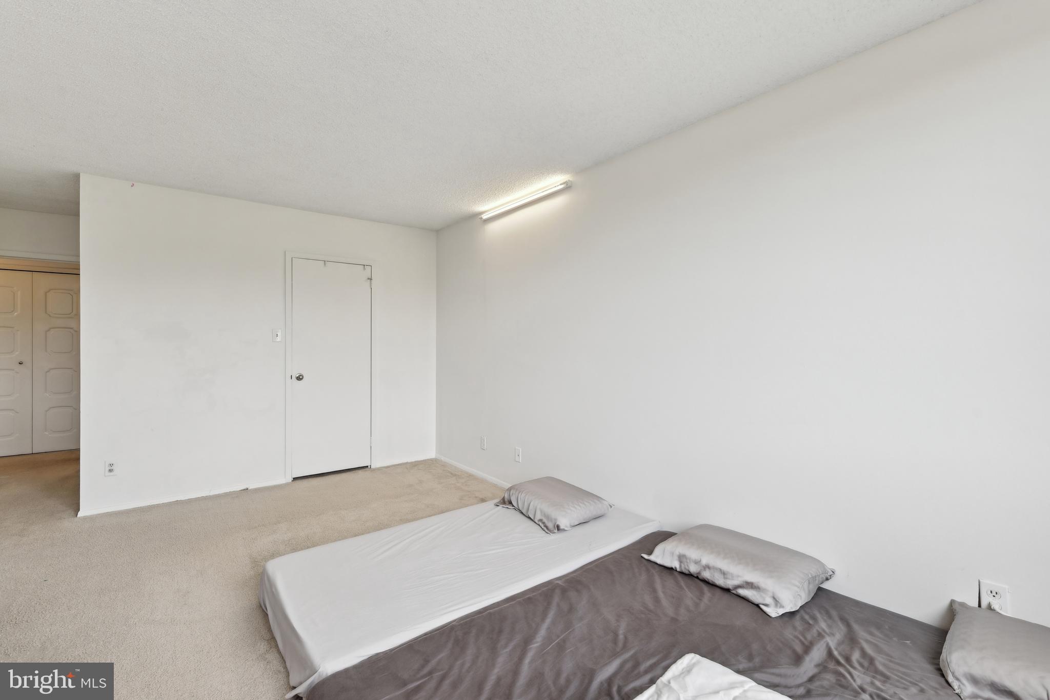 PROMENADE TOWERS - Residential