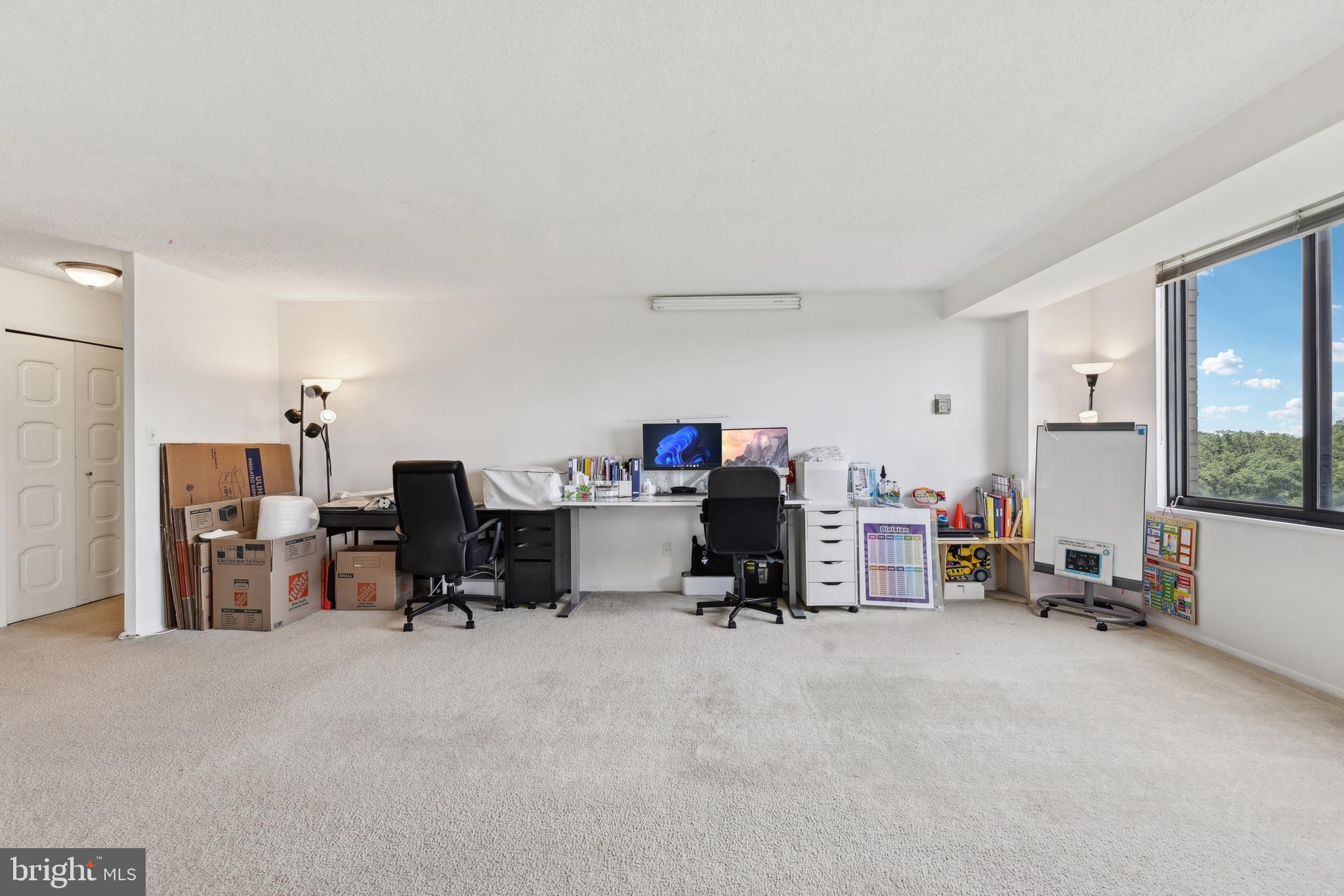 PROMENADE TOWERS - Residential