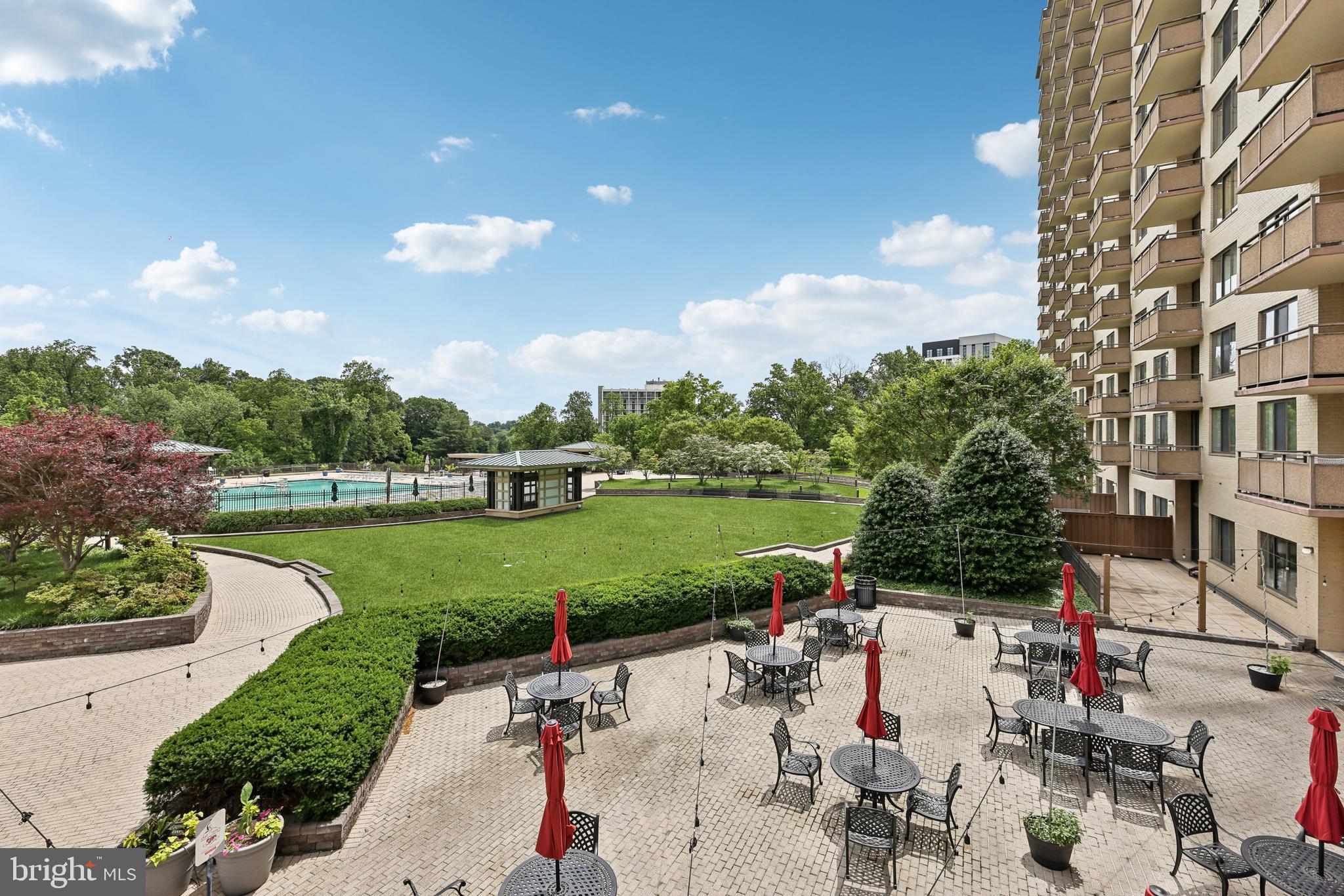 PROMENADE TOWERS - Residential