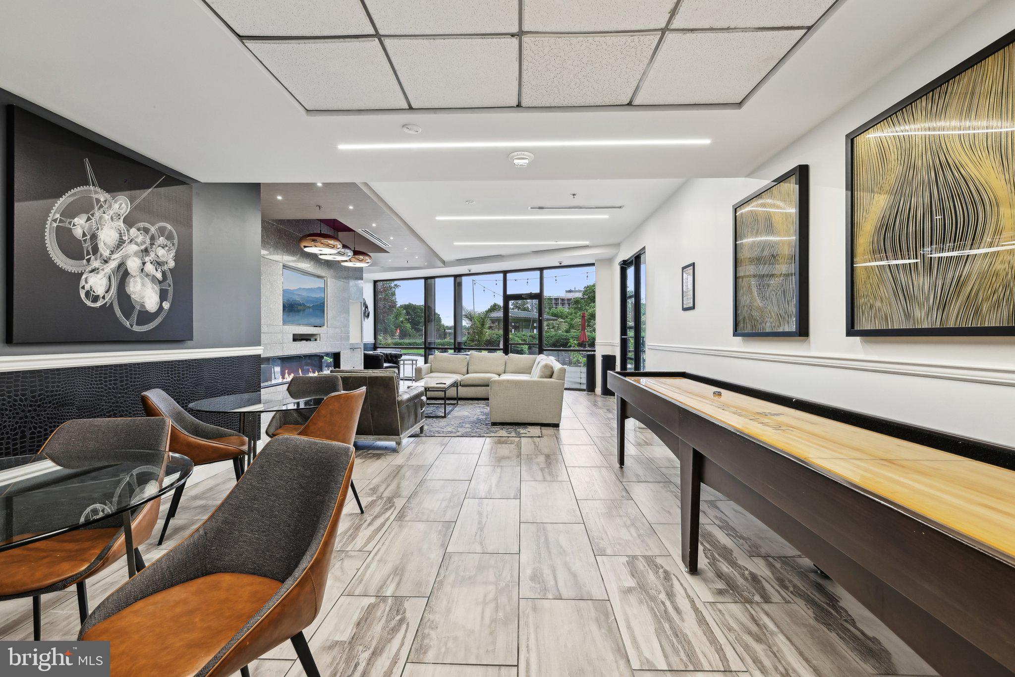 PROMENADE TOWERS - Residential