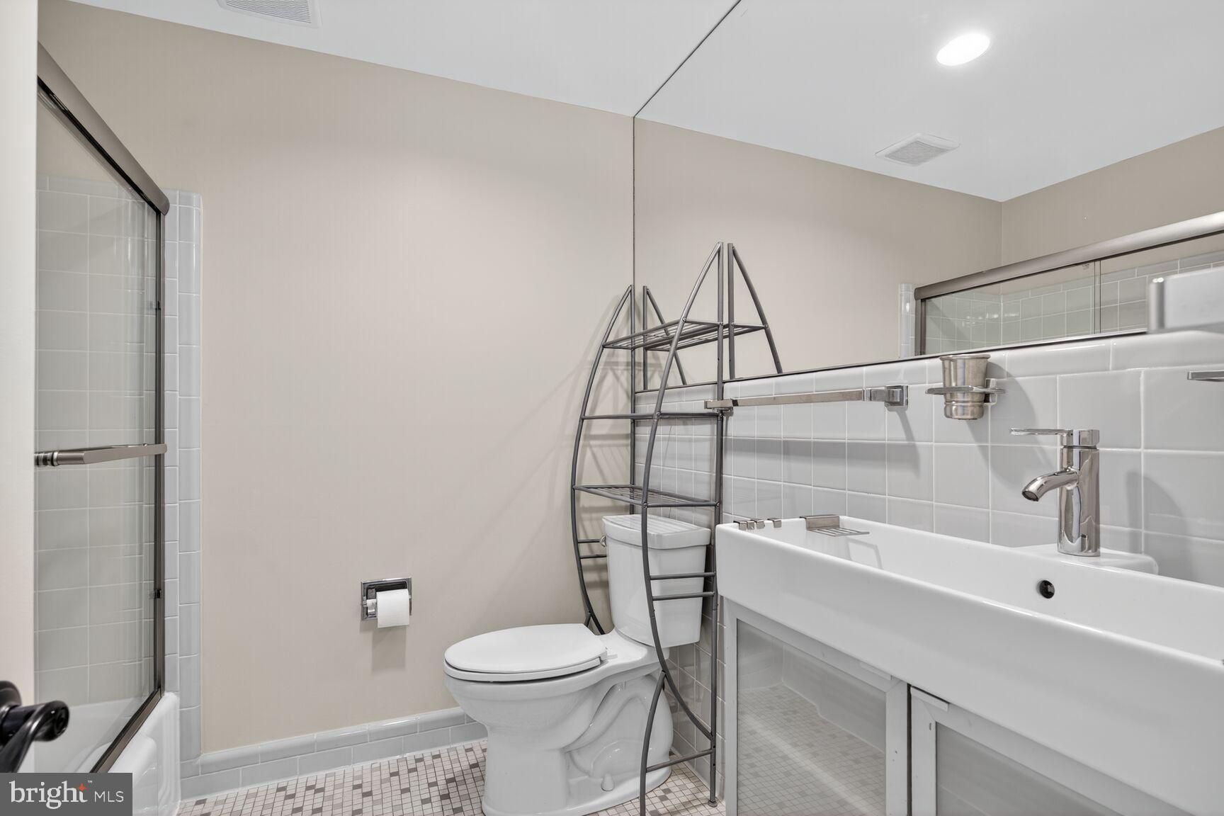 WOODLEY GARDENS COOP - Residential