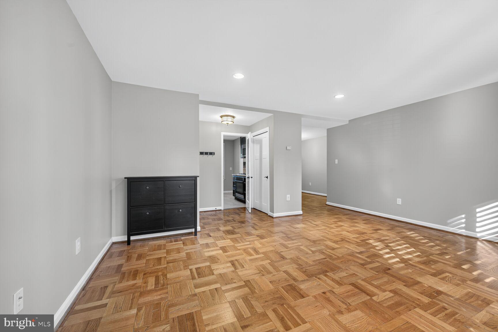 WOODLEY GARDENS COOP - Residential