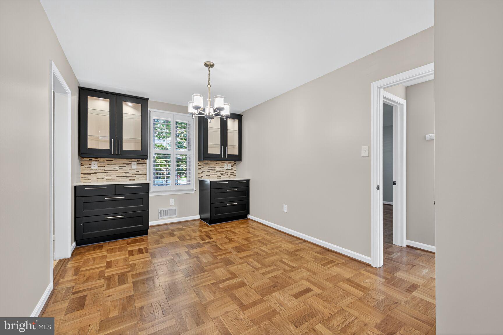 WOODLEY GARDENS COOP - Residential