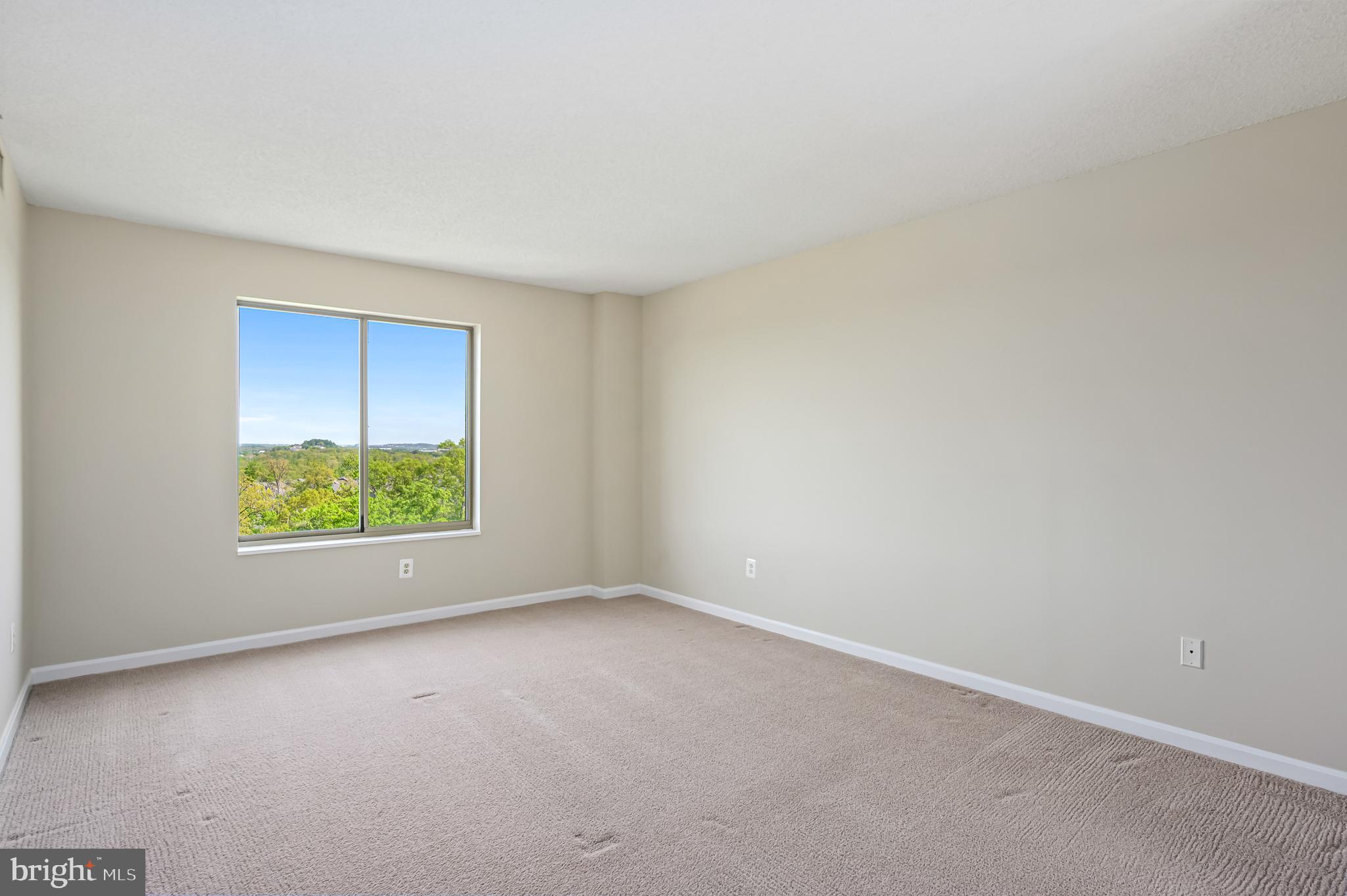 LANSDOWNE WOODS - Residential