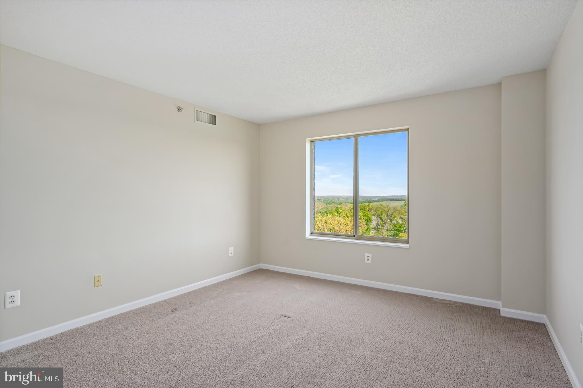 LANSDOWNE WOODS - Residential