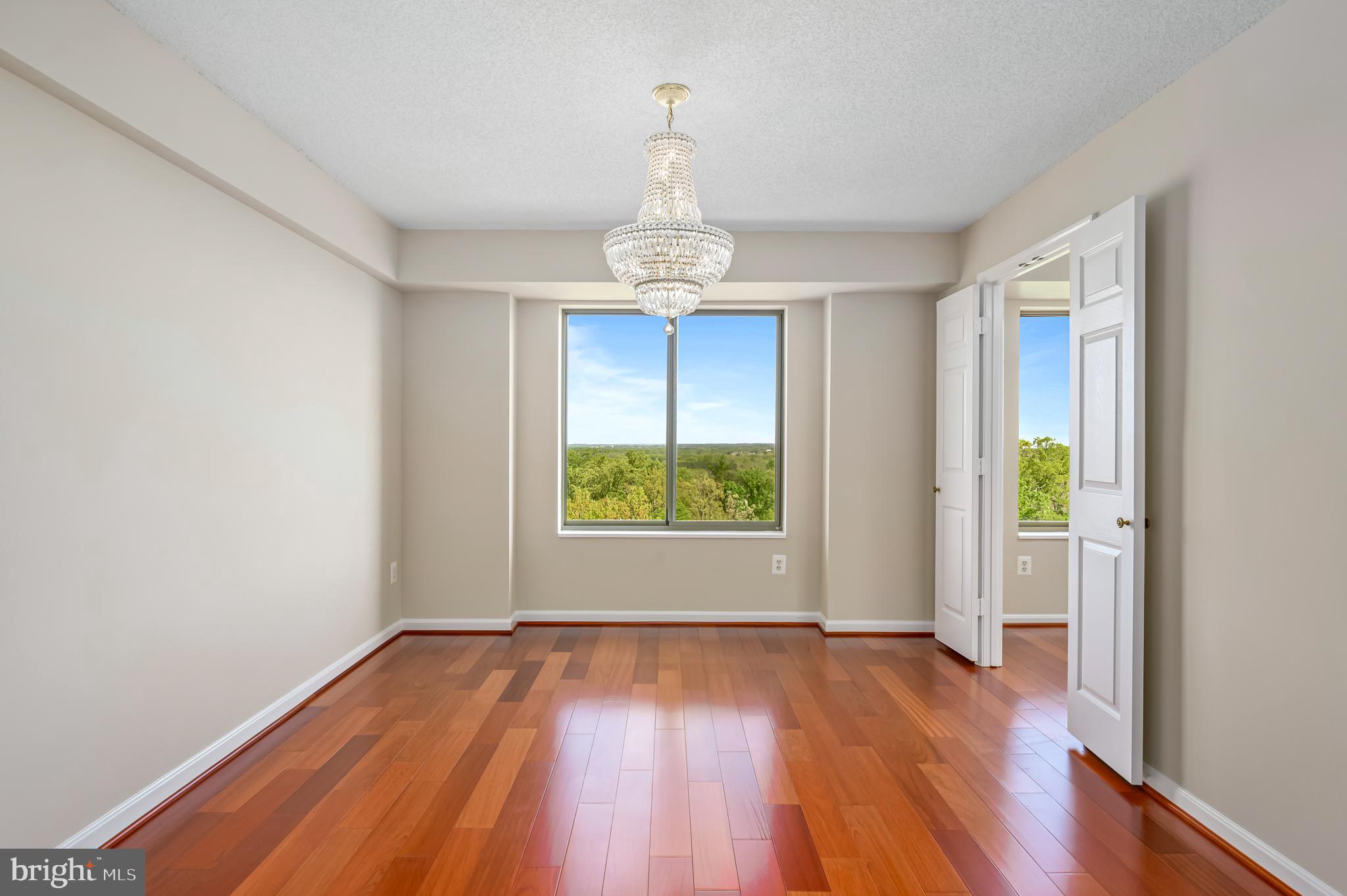 LANSDOWNE WOODS - Residential