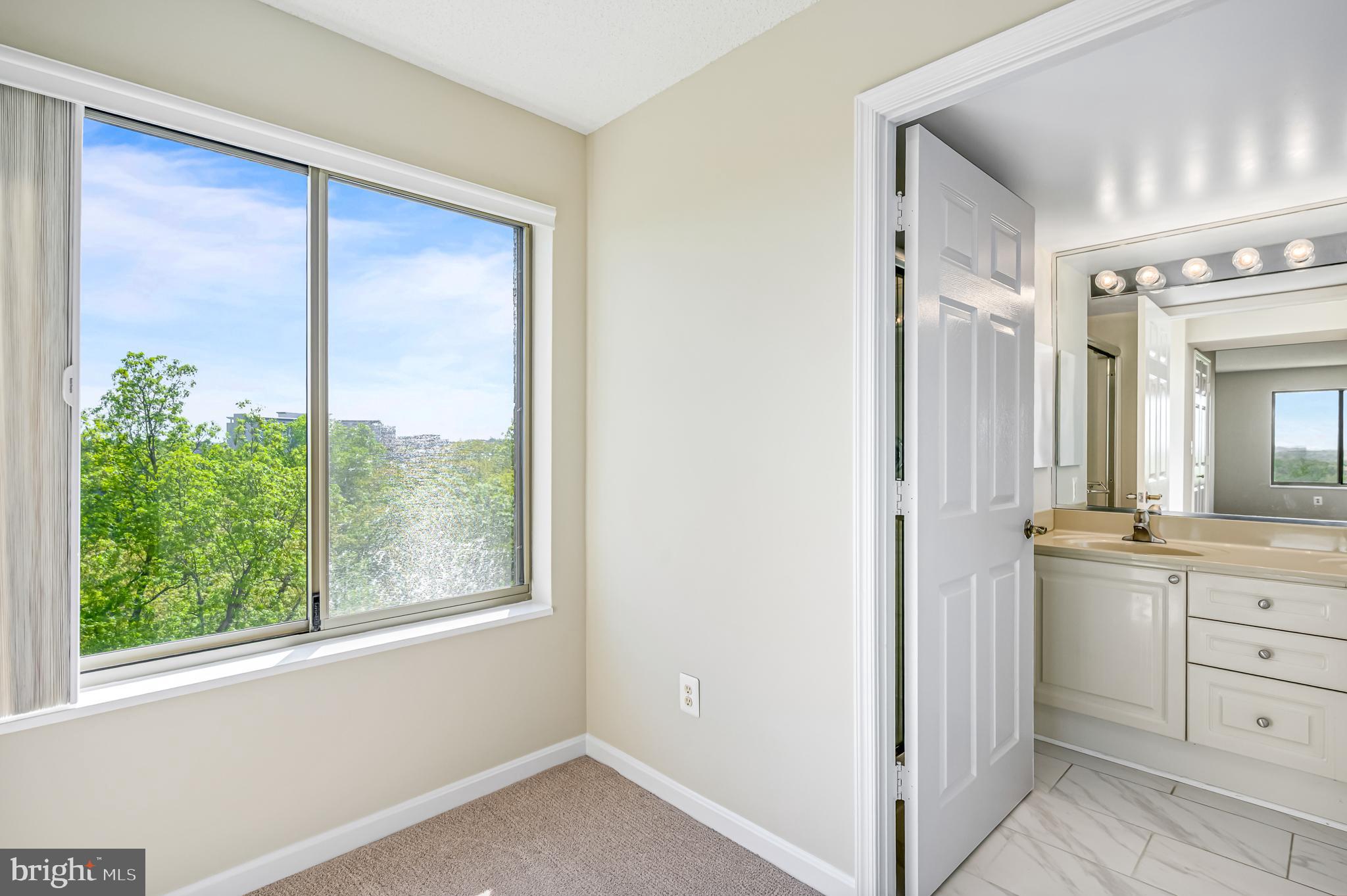 LANSDOWNE WOODS - Residential