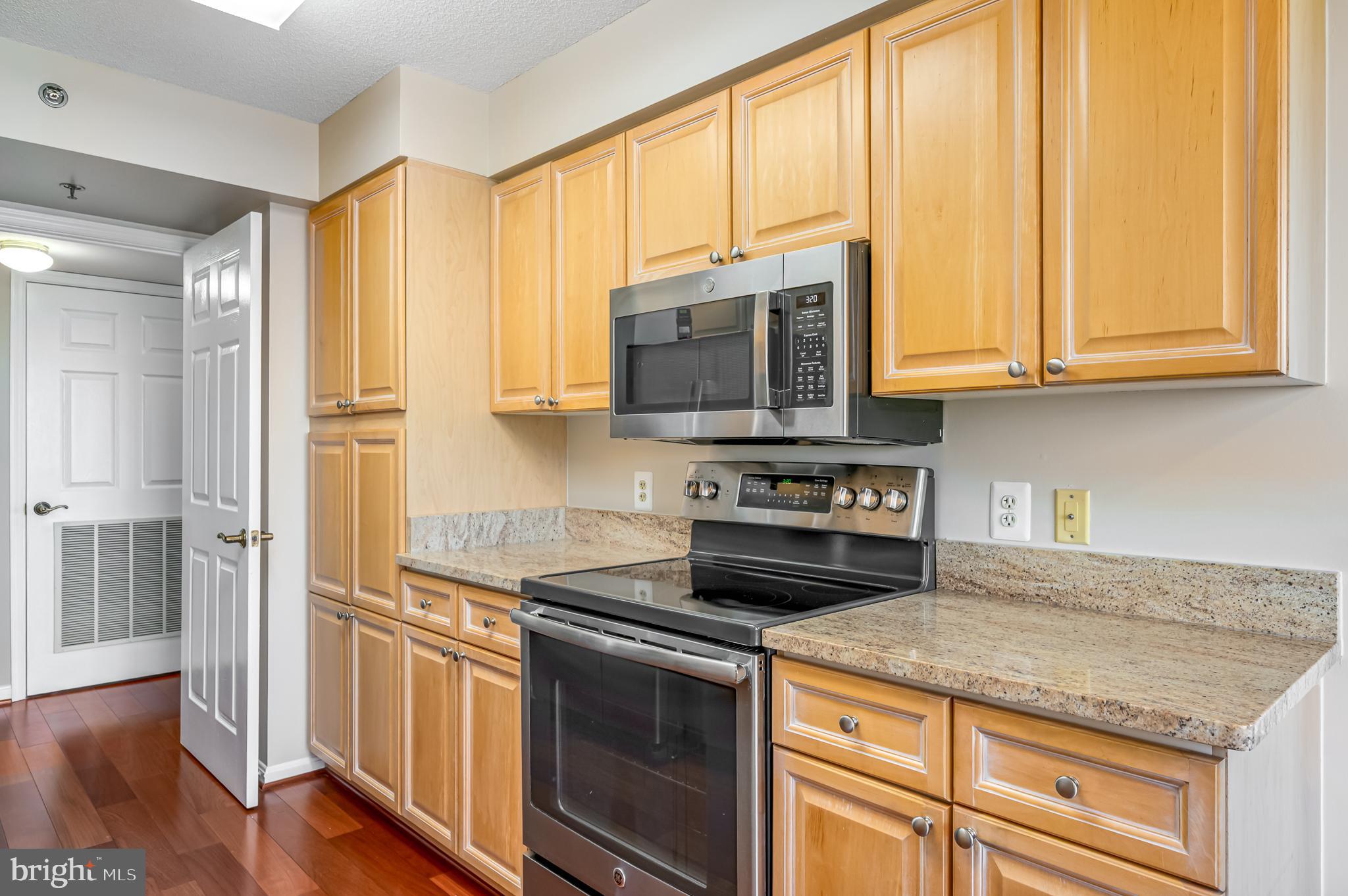 LANSDOWNE WOODS - Residential