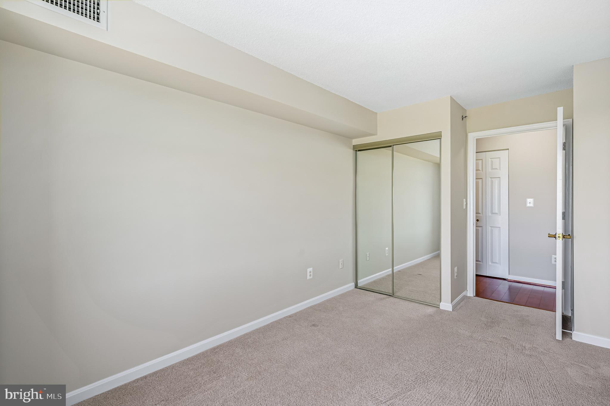 LANSDOWNE WOODS - Residential