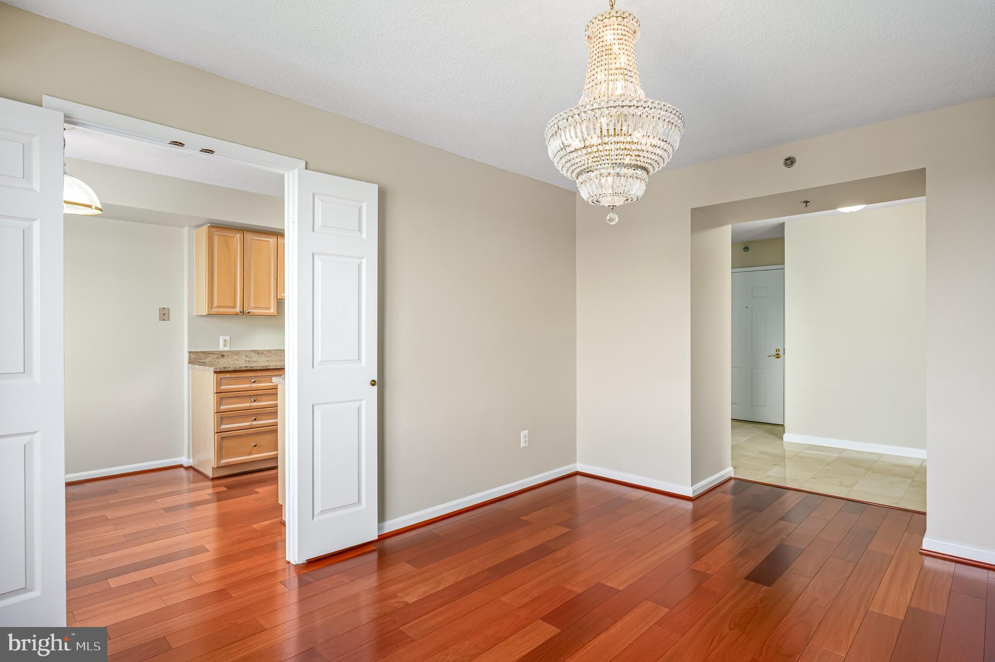 LANSDOWNE WOODS - Residential