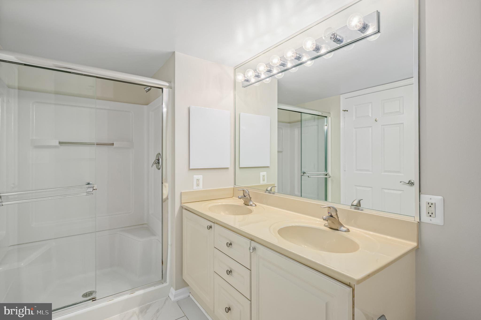 LANSDOWNE WOODS - Residential