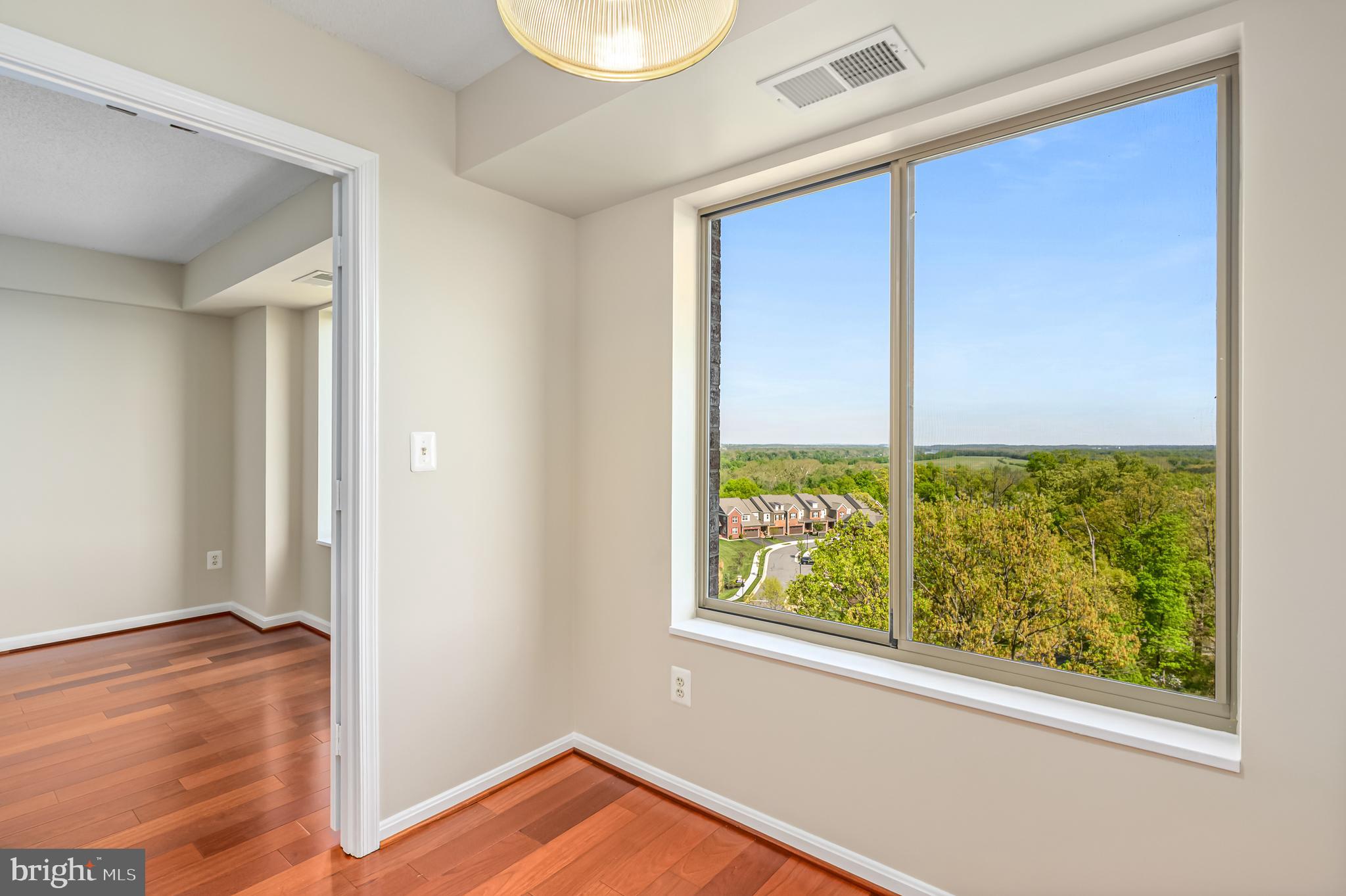 LANSDOWNE WOODS - Residential