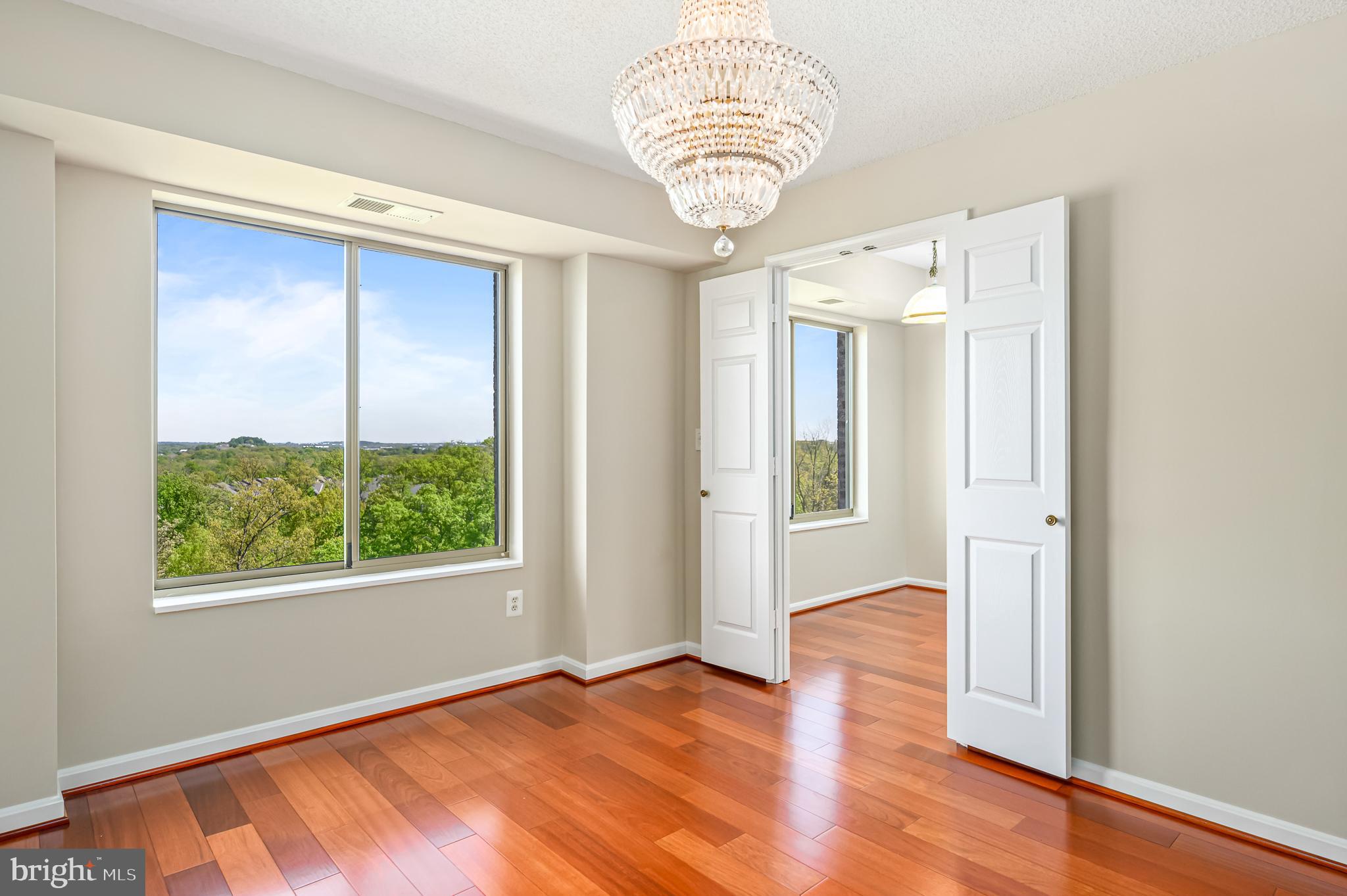 LANSDOWNE WOODS - Residential