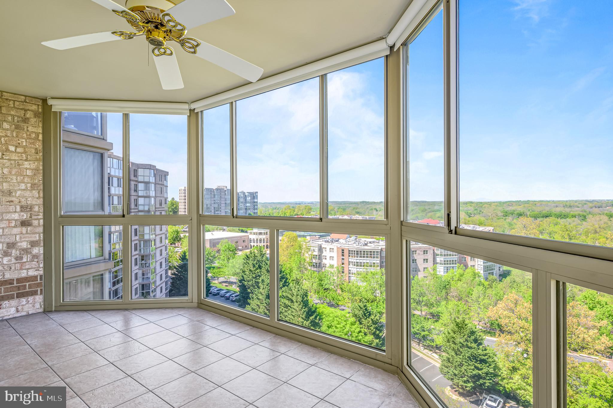 LANSDOWNE WOODS - Residential