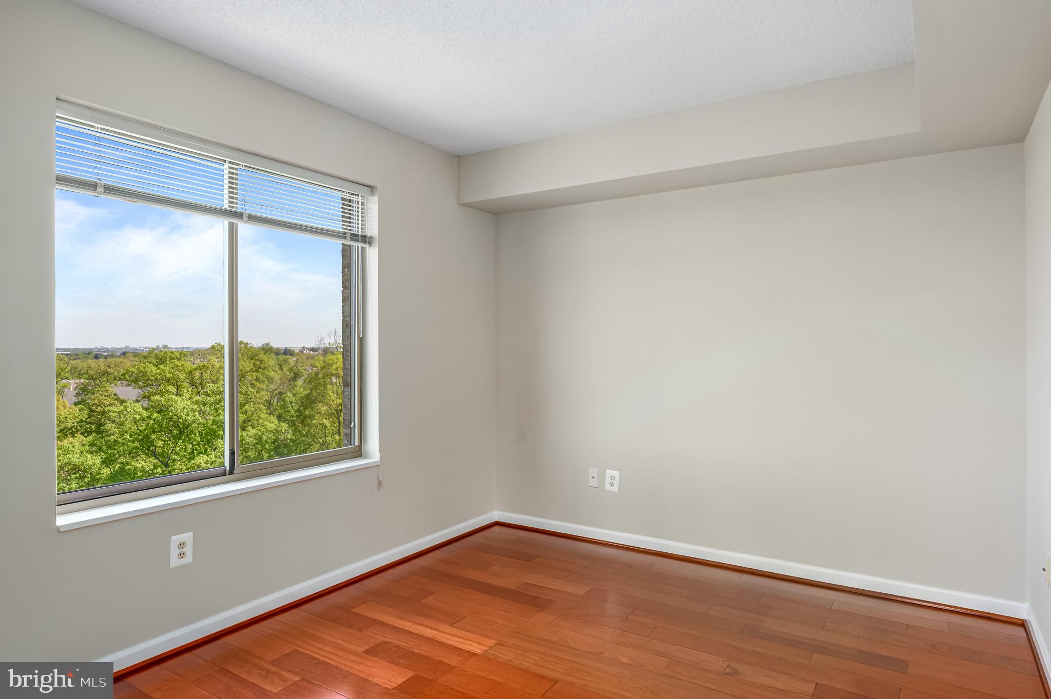 LANSDOWNE WOODS - Residential