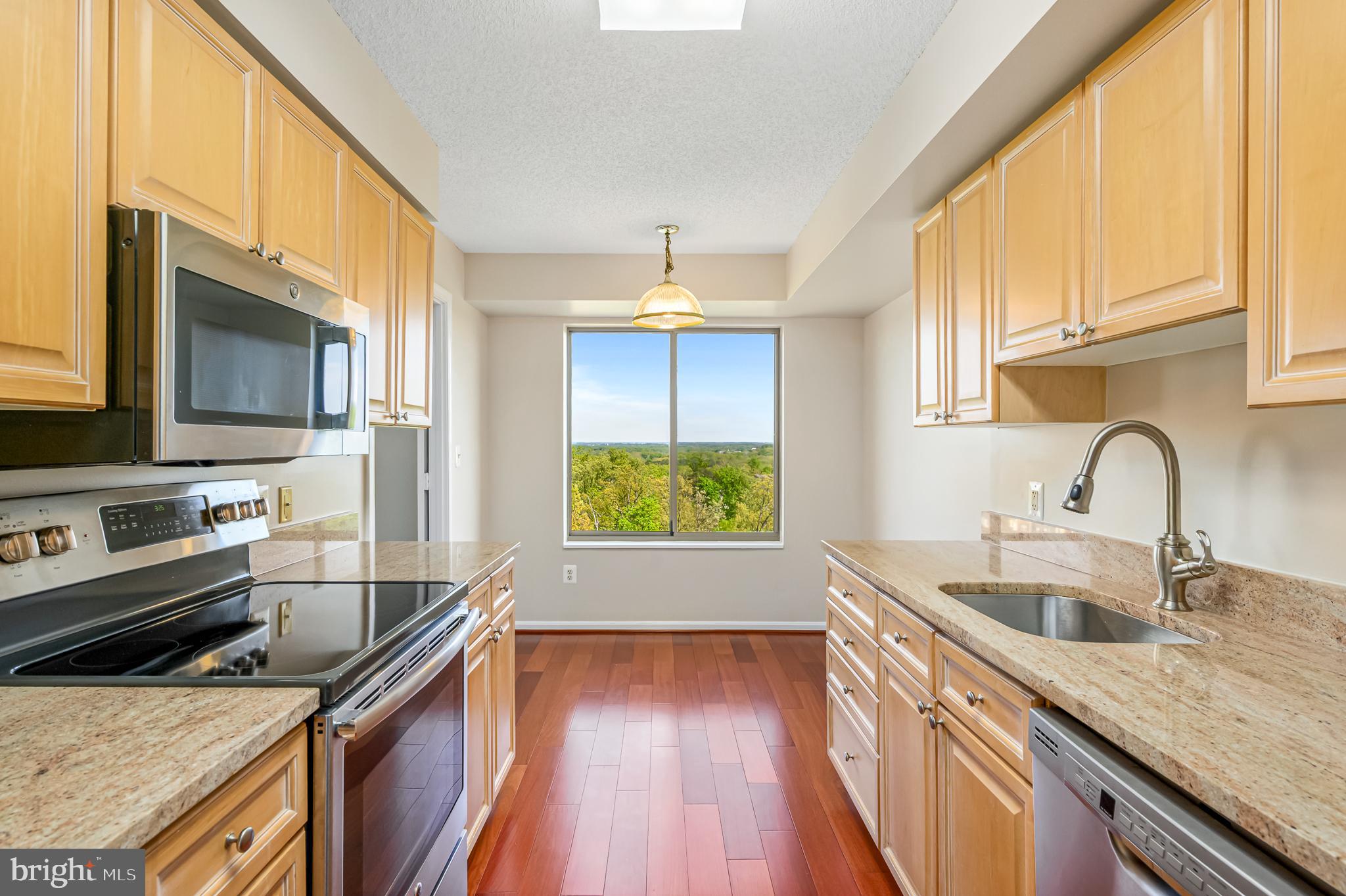 LANSDOWNE WOODS - Residential