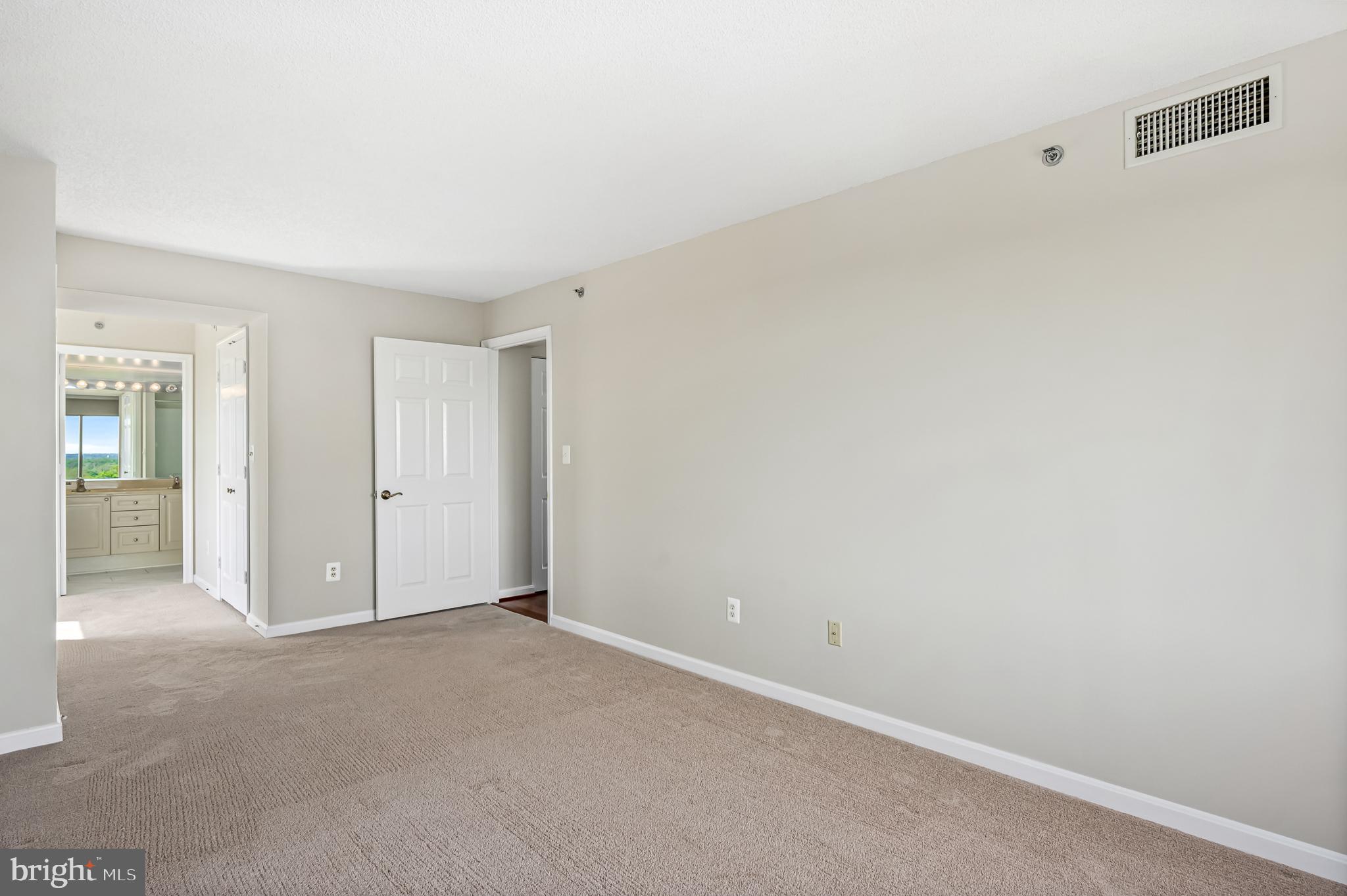 LANSDOWNE WOODS - Residential