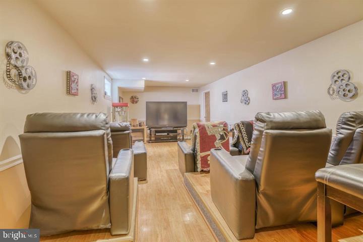 NEW CARROLLTON - Residential