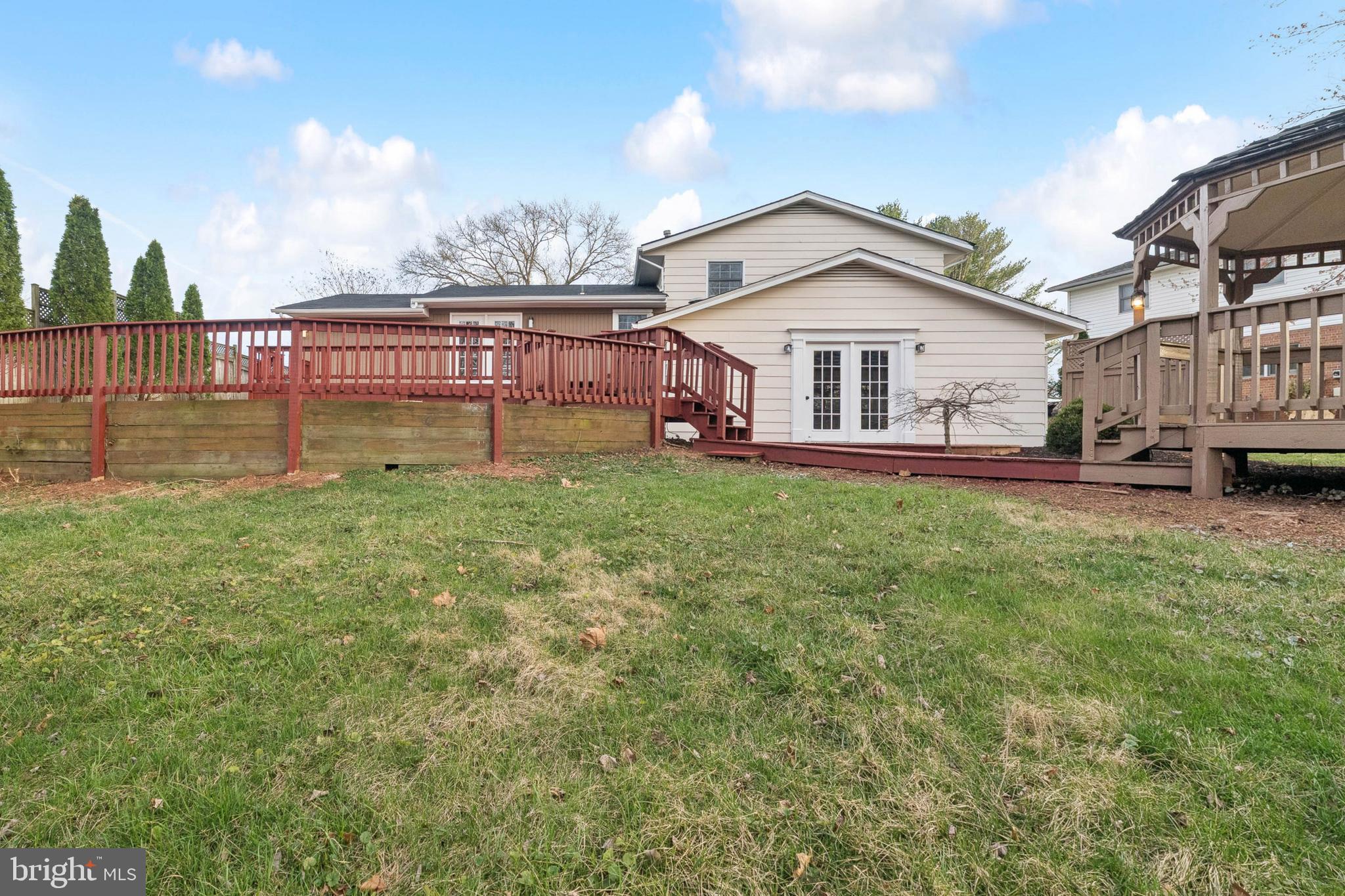 LEESBURG ESTATES - Residential