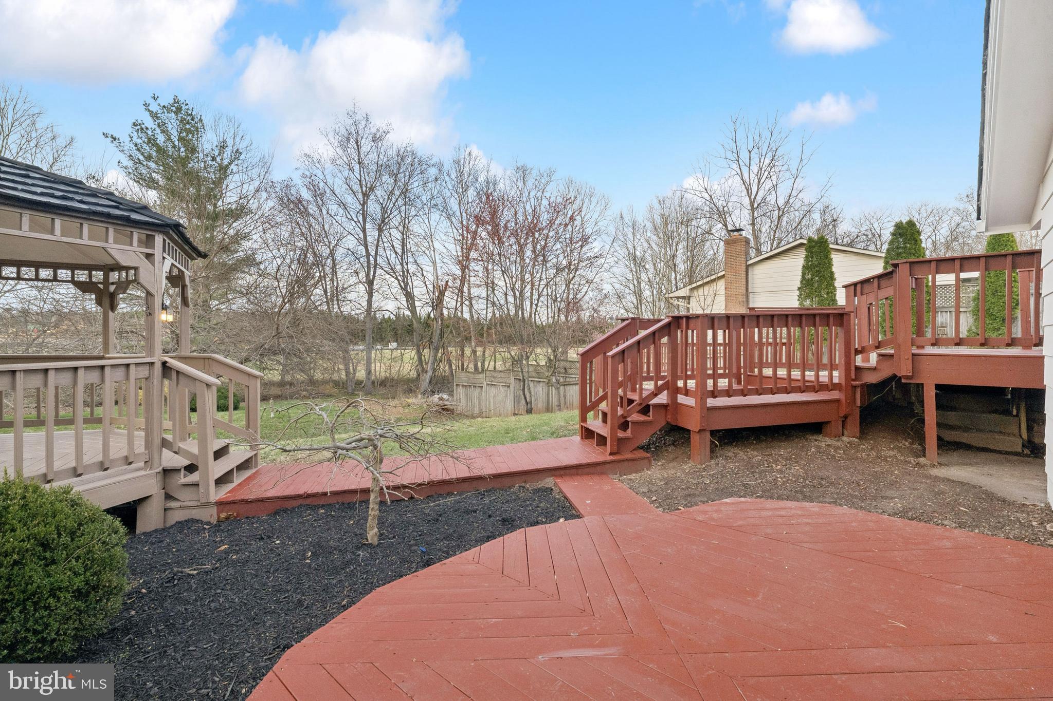 LEESBURG ESTATES - Residential