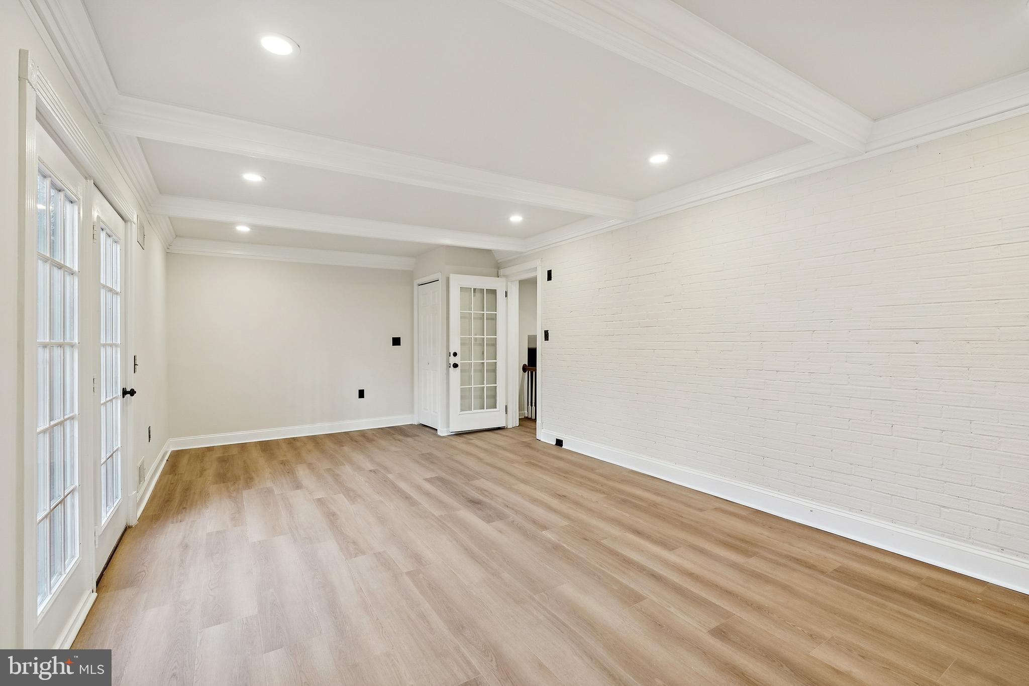 LEESBURG ESTATES - Residential