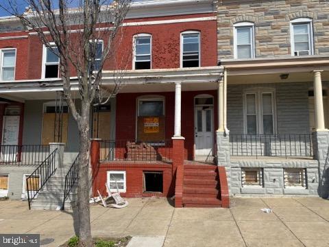 ONLINE AUCTION: Bidding begins 03/16/20 @ 10:00 am Bidding ends 03/17/20 @ 3:30 pm. List Price is Suggested Opening Bid. 2 story porch-front town home located in Boyd-Booth area. 10% Buyer's Premium or $1,000, whichever is greater. Deposit $2,000. For full Terms and Conditions contact auctioneer's office.2.5% Broker Co-Op. Agents Register Your Clients. For full Terms and Conditions visit the auctioneer's website.